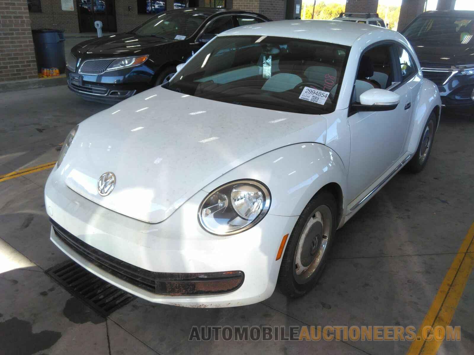 3VWF17AT7GM637108 Volkswagen Beetle Coupe 2016