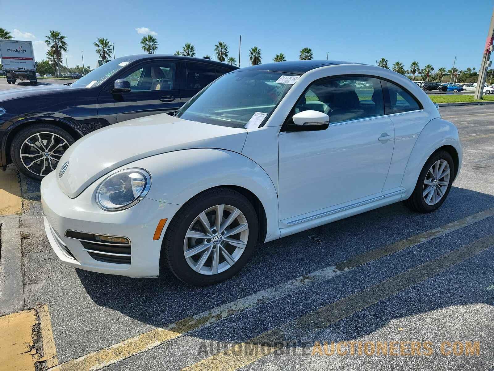 3VWJD7AT8JM702508 Volkswagen Beetle 2018