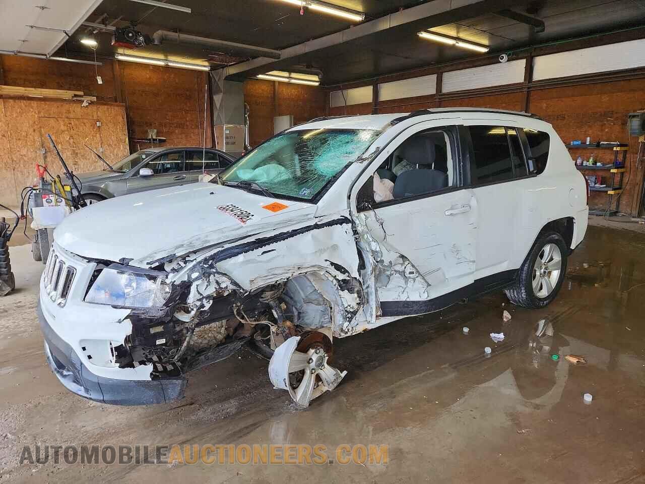 1C4NJDBB3FD438697 JEEP COMPASS 2015
