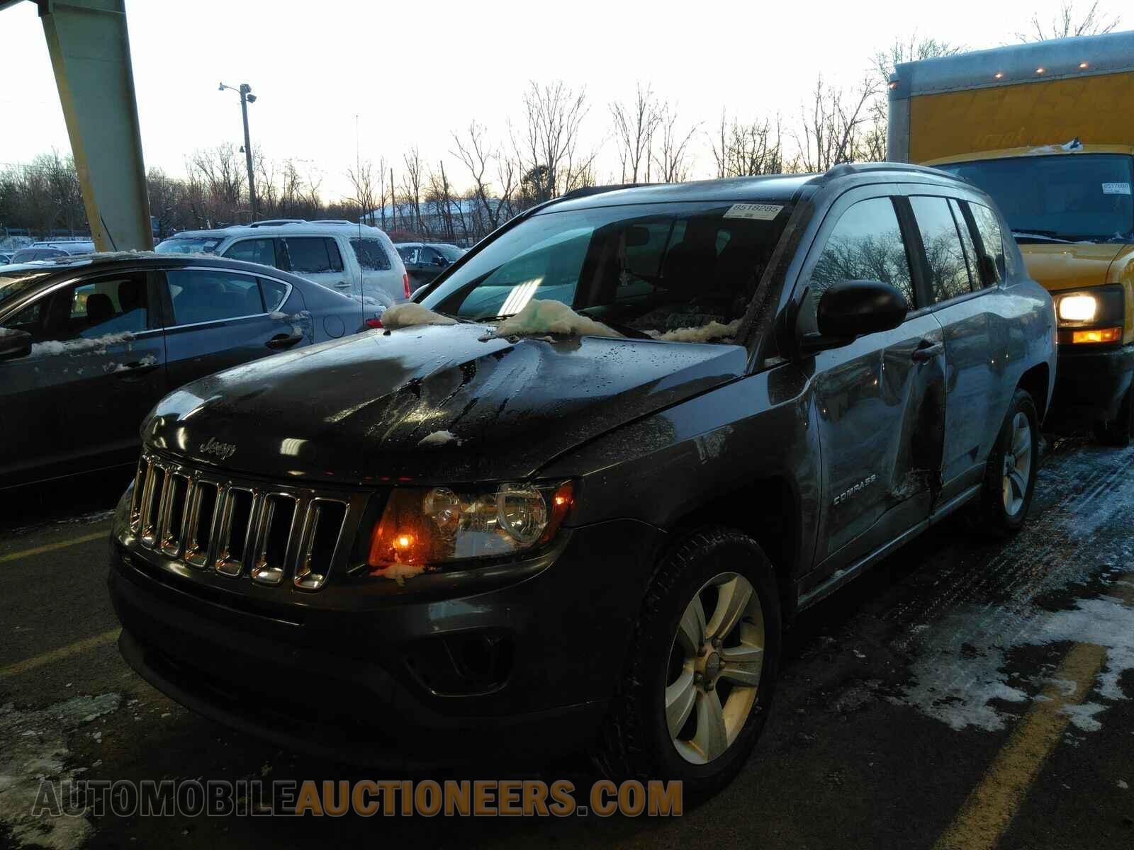 1C4NJDBBXFD240165 Jeep Compass 2015