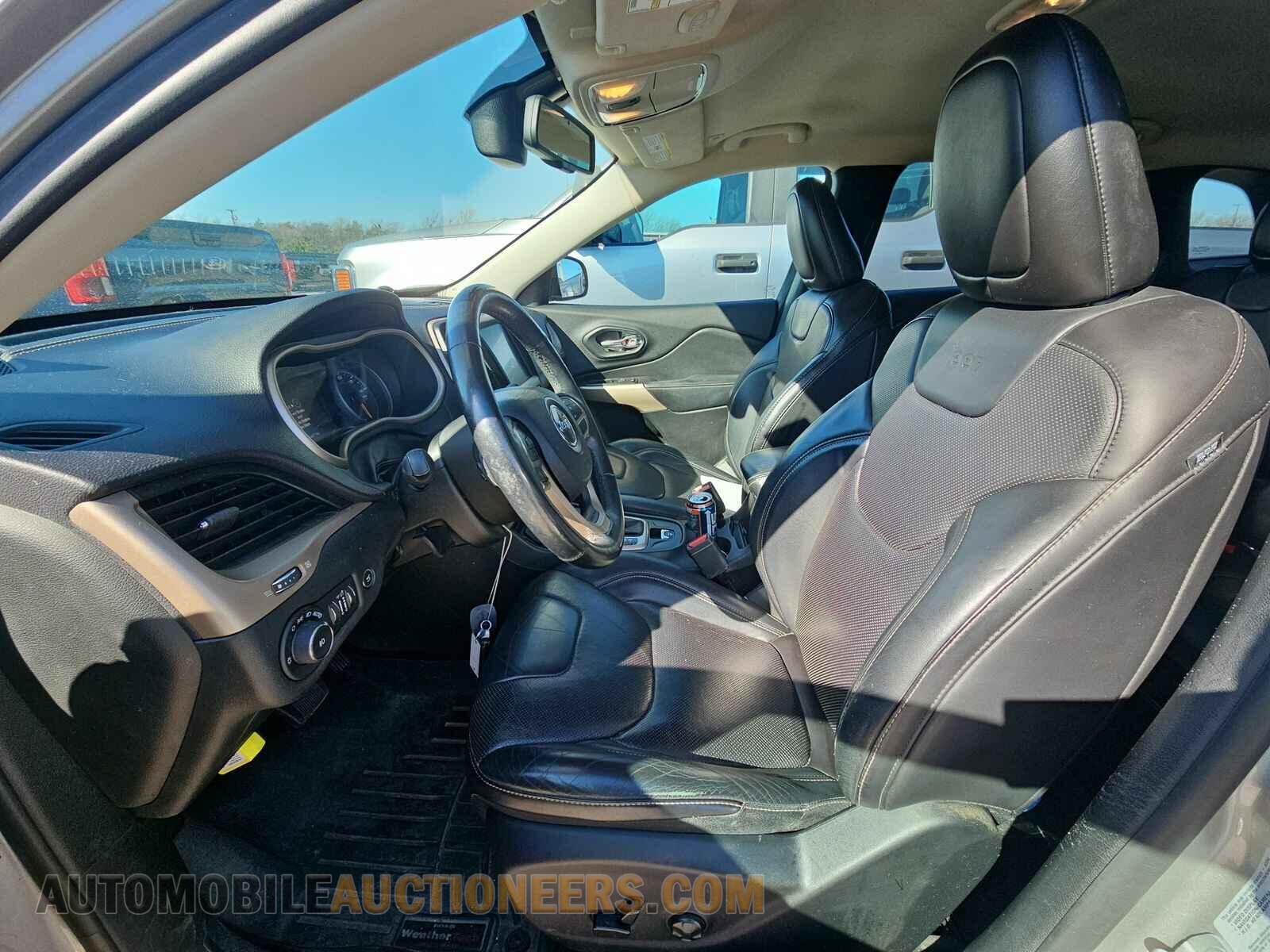 1C4PJLDB1JD528262 Jeep Cherokee 2018