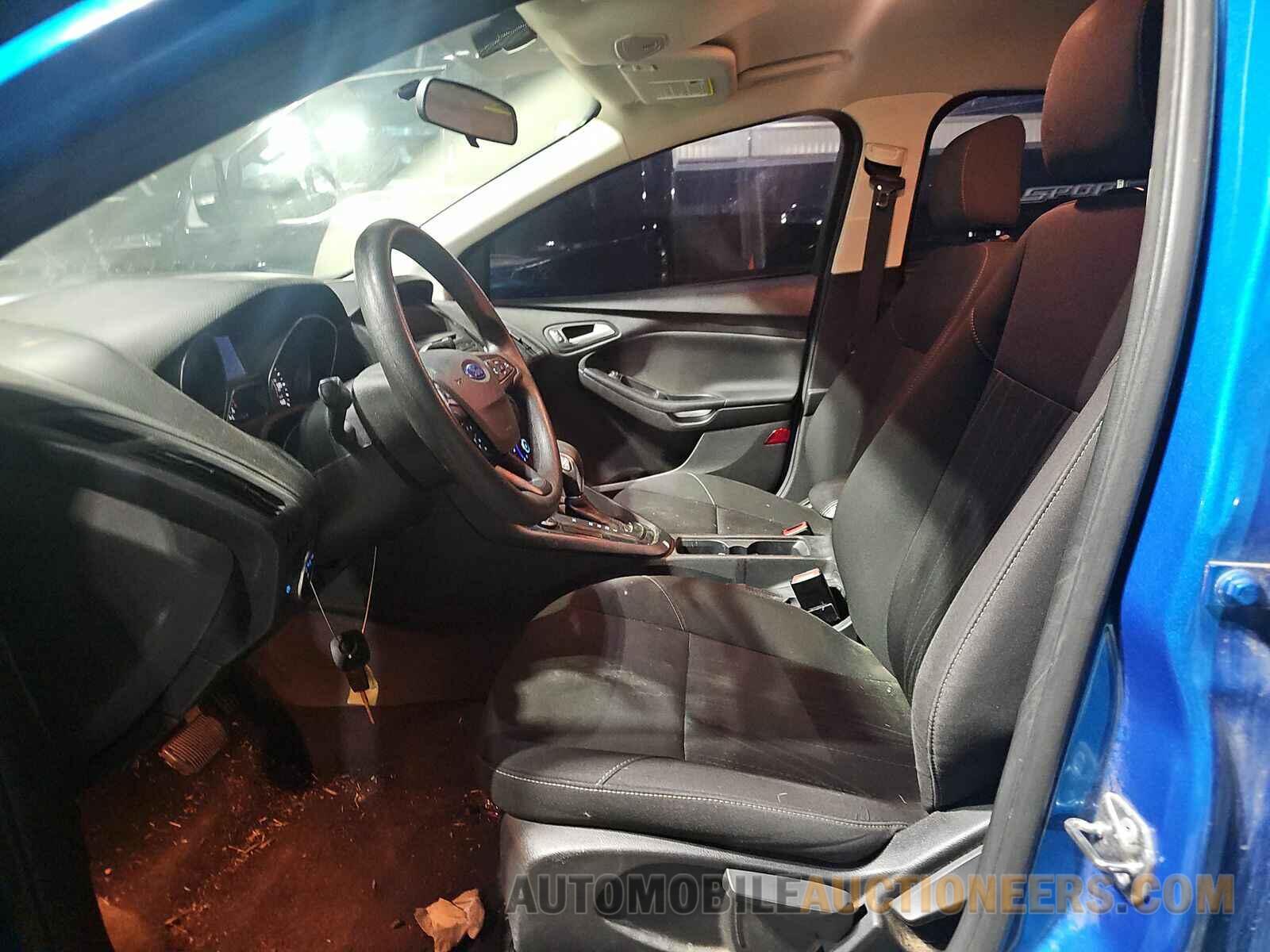 1FADP3F22HL244613 Ford Focus SE 2017