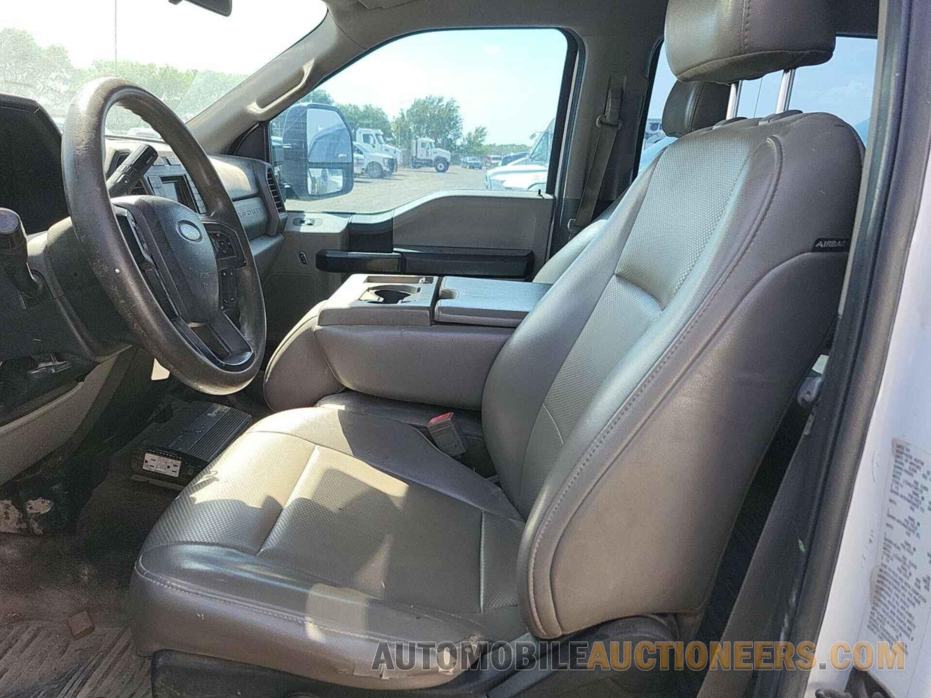 1FD8W3HT2KEE28834 FORD F-350 CHASSIS 2019