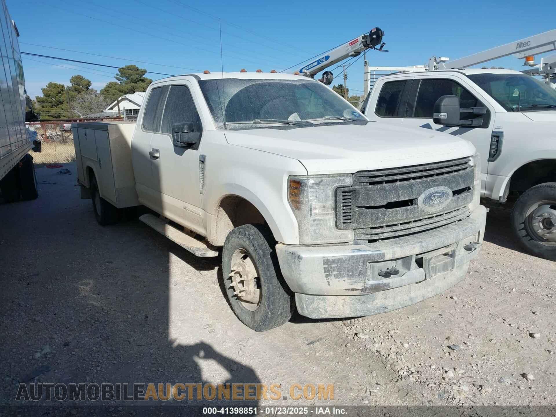 1FD8X3HT6JEB35367 FORD F-350 CHASSIS 2018