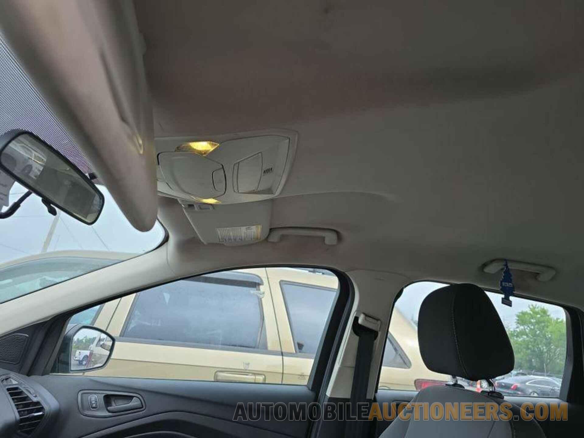 1FMCU0F71HUD86143 FORD ESCAPE 2017