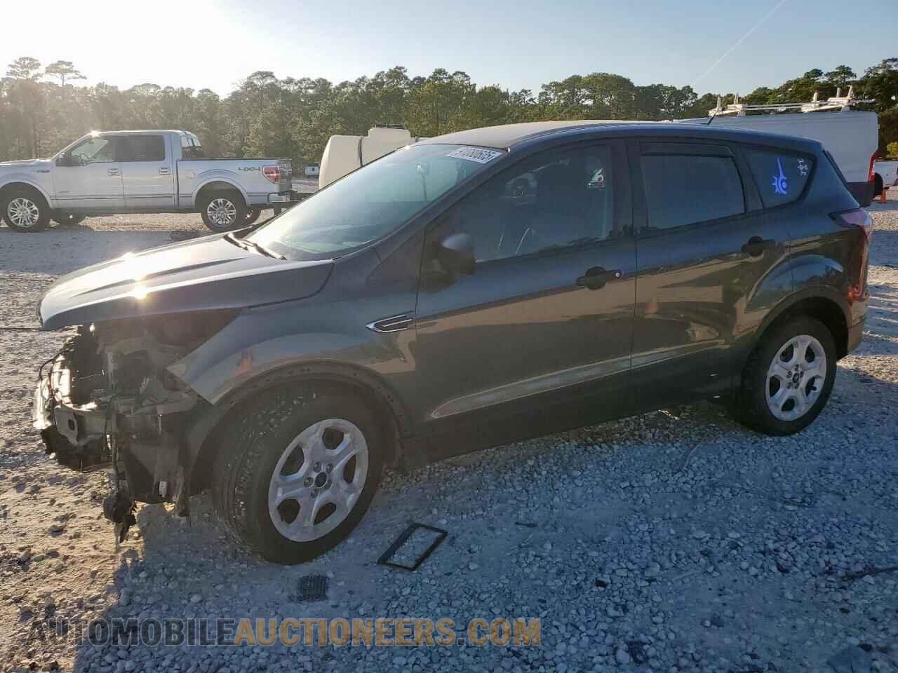 1FMCU0F76HUE93477 FORD ESCAPE 2017