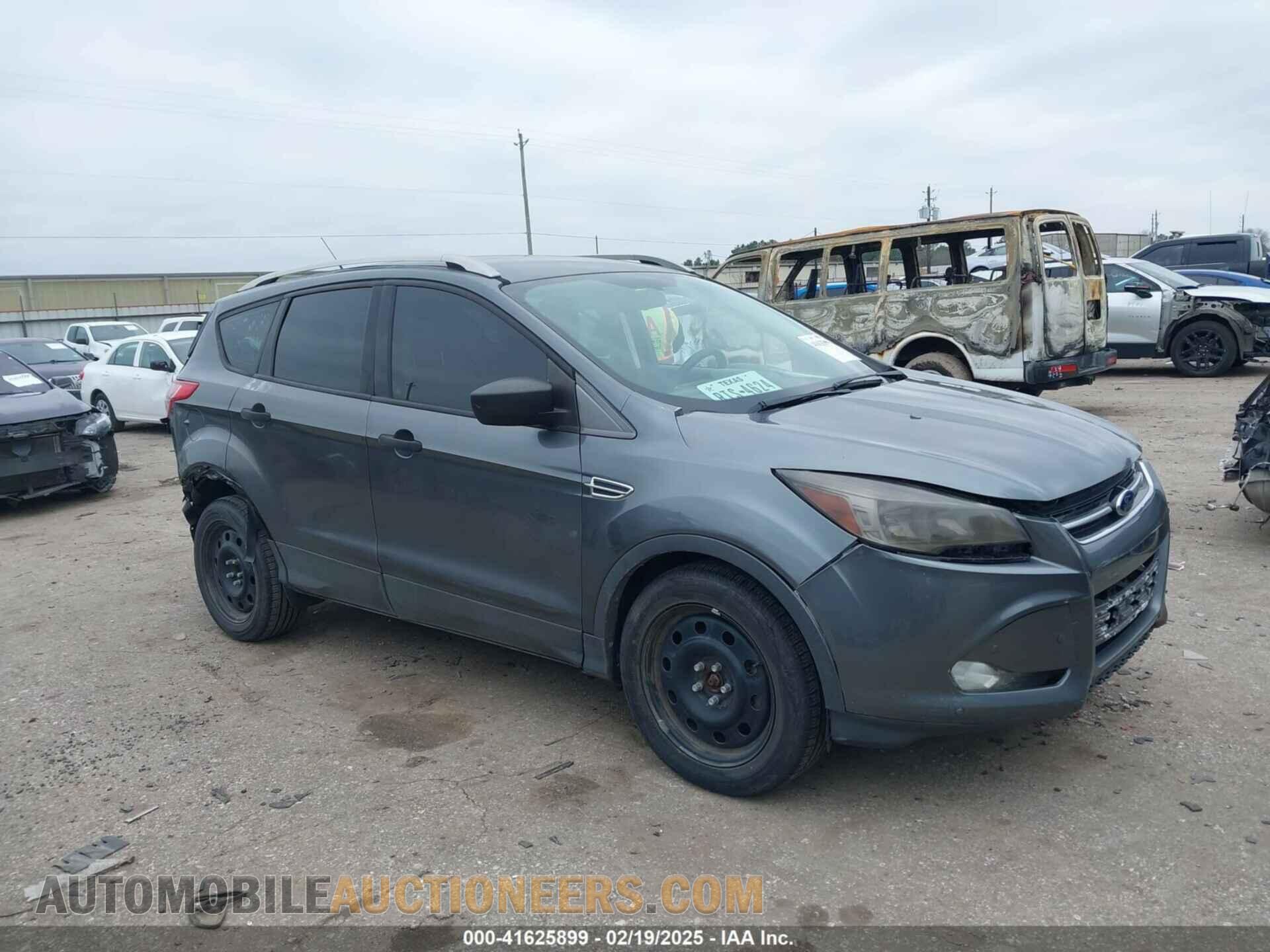 1FMCU0F79DUD64708 FORD ESCAPE 2013