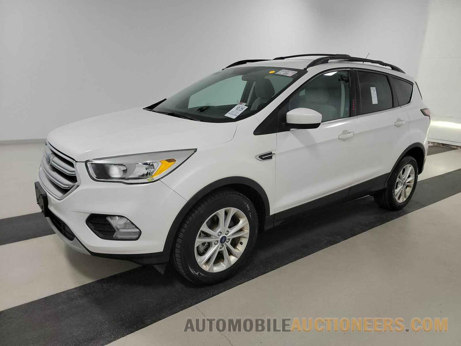 1FMCU0G99HUA76211 Ford Escape 2017