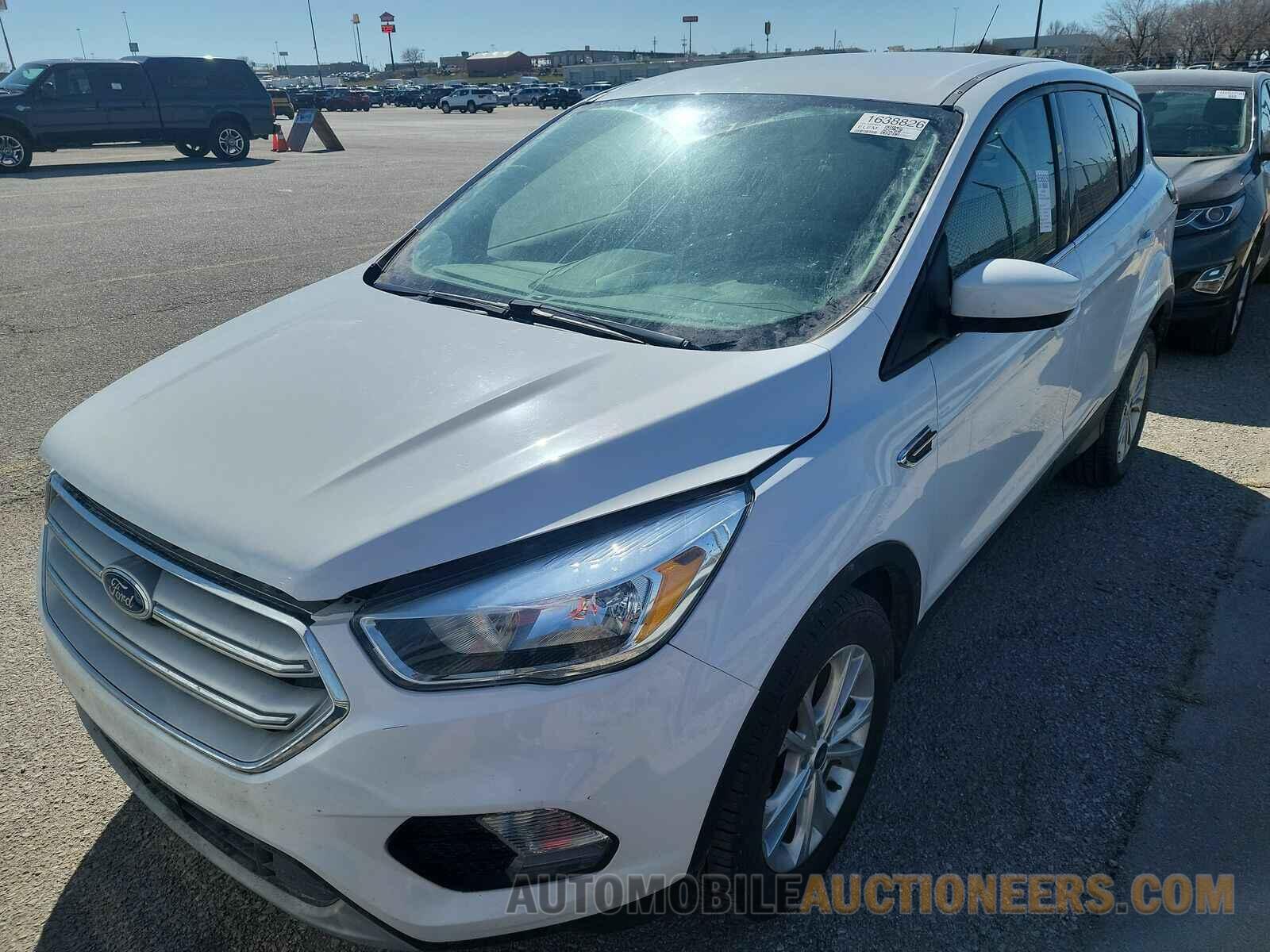 1FMCU0GD0JUD38854 Ford Escape 2018