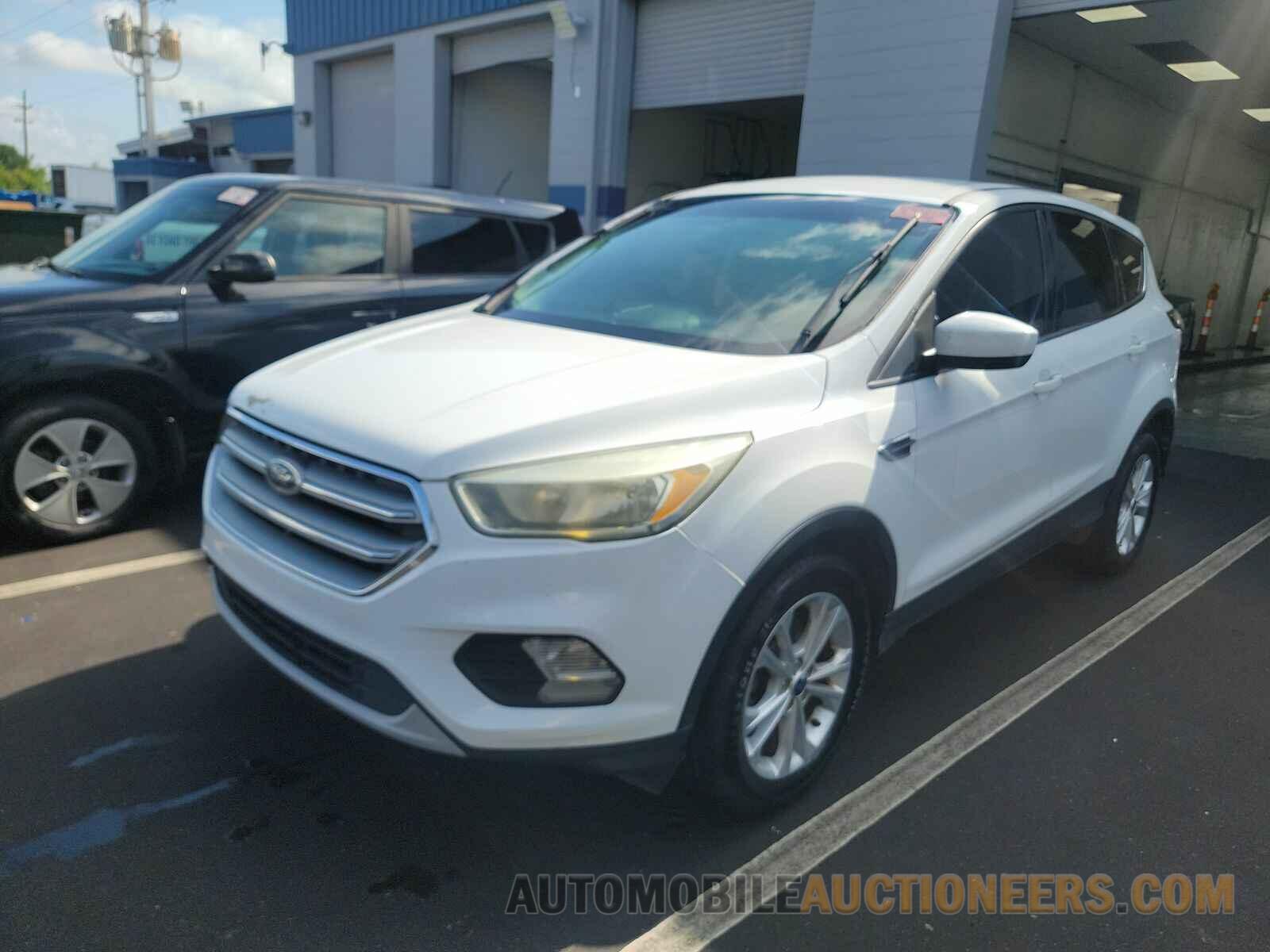 1FMCU0GD1HUD45189 Ford Escape 2017