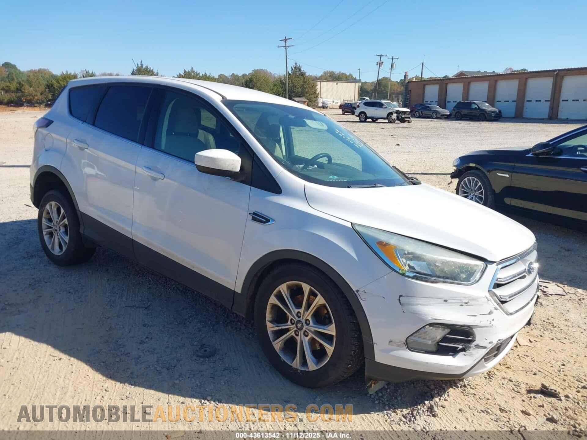 1FMCU0GD2HUA08708 FORD ESCAPE 2017