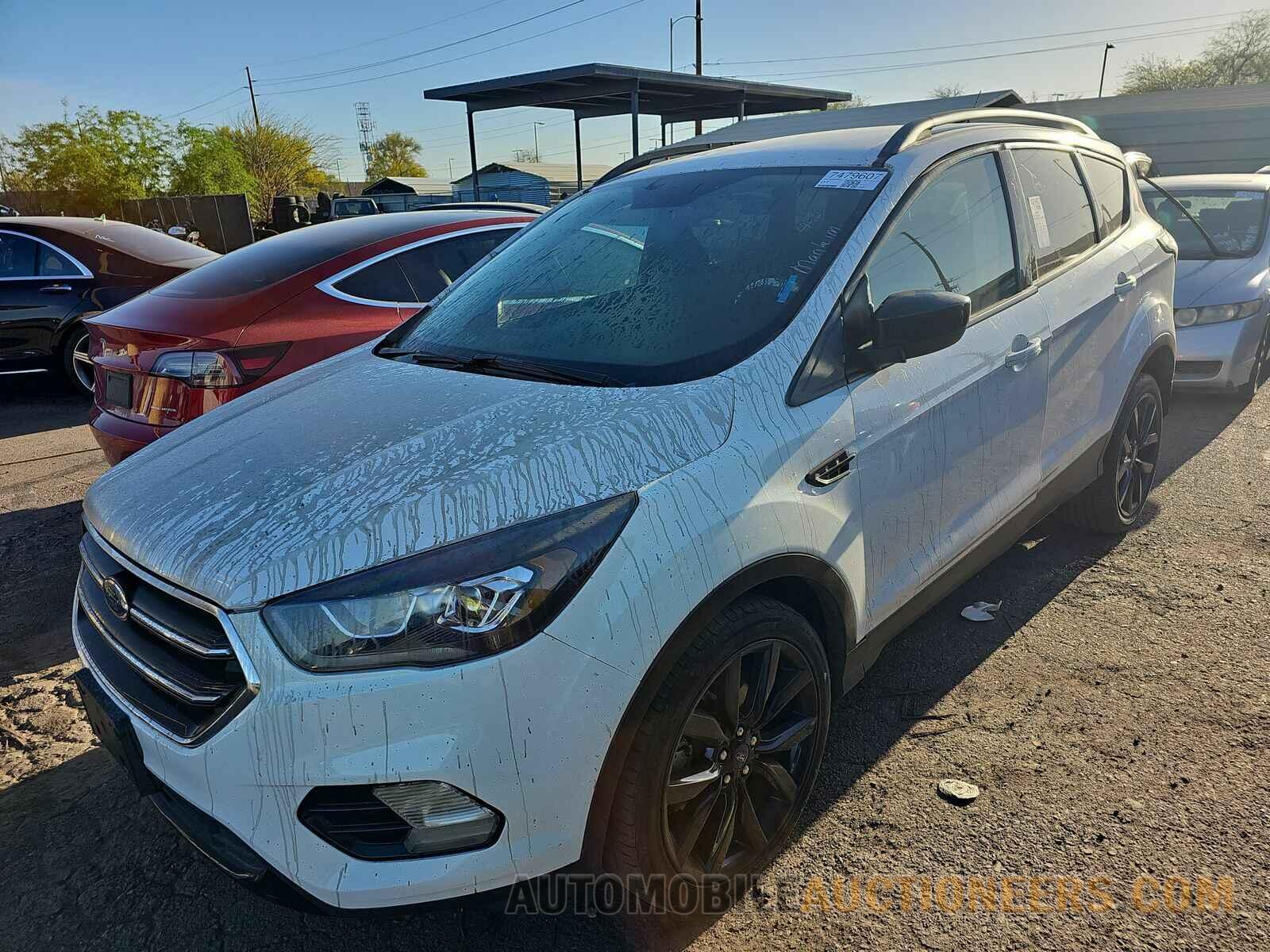 1FMCU0GD5JUD60025 Ford Escape 2018
