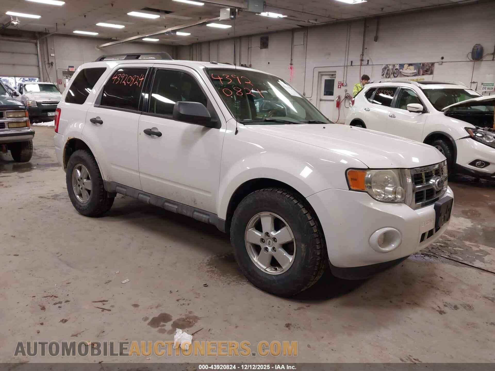 1FMCU9D78BKB85639 FORD ESCAPE 2011