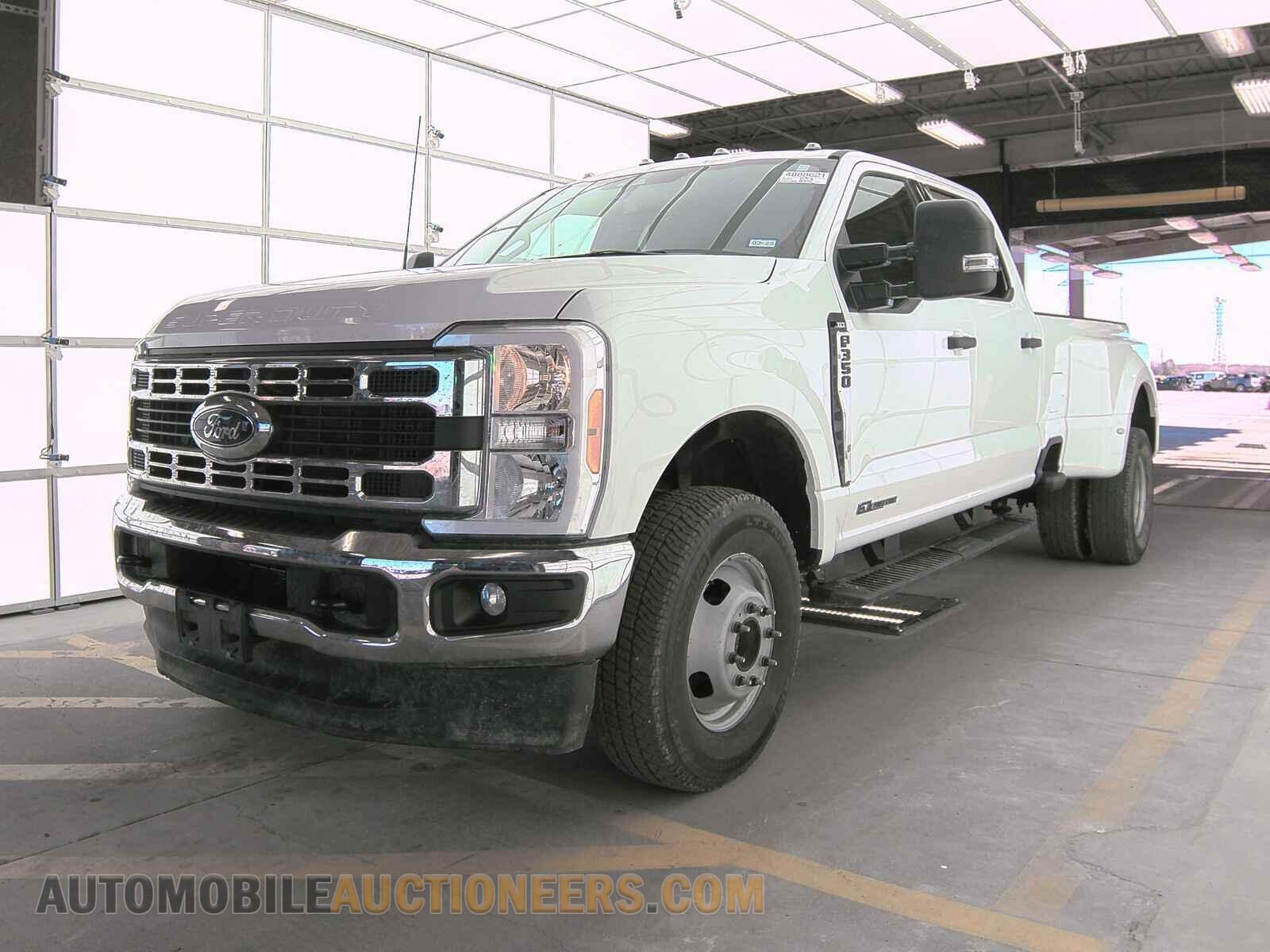 1FT8W3DT2PEC64809 Ford Super Duty 2023