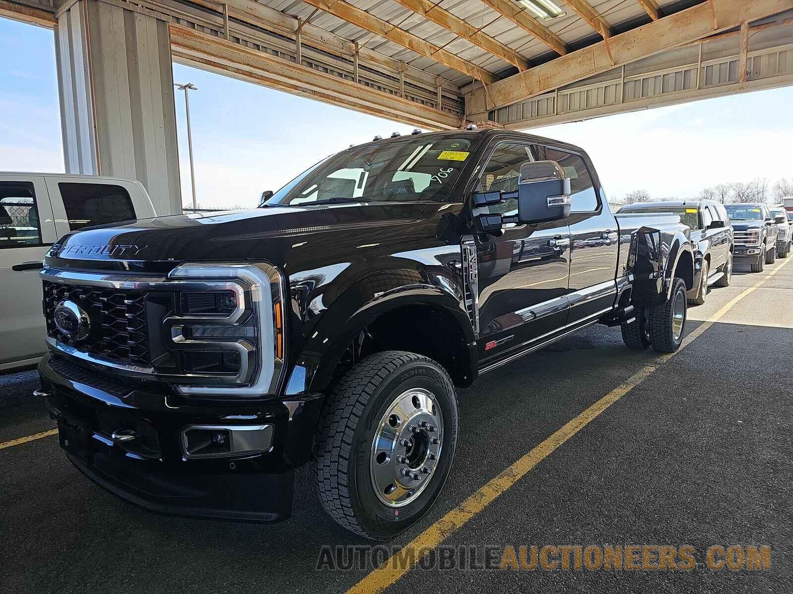 1FT8W4DM2RED20992 Ford Super Duty F-450 2024