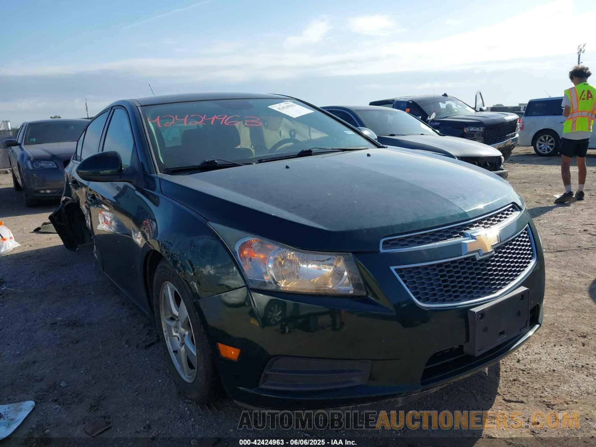 1G1PC5SB4E7165381 CHEVROLET CRUZE 2014