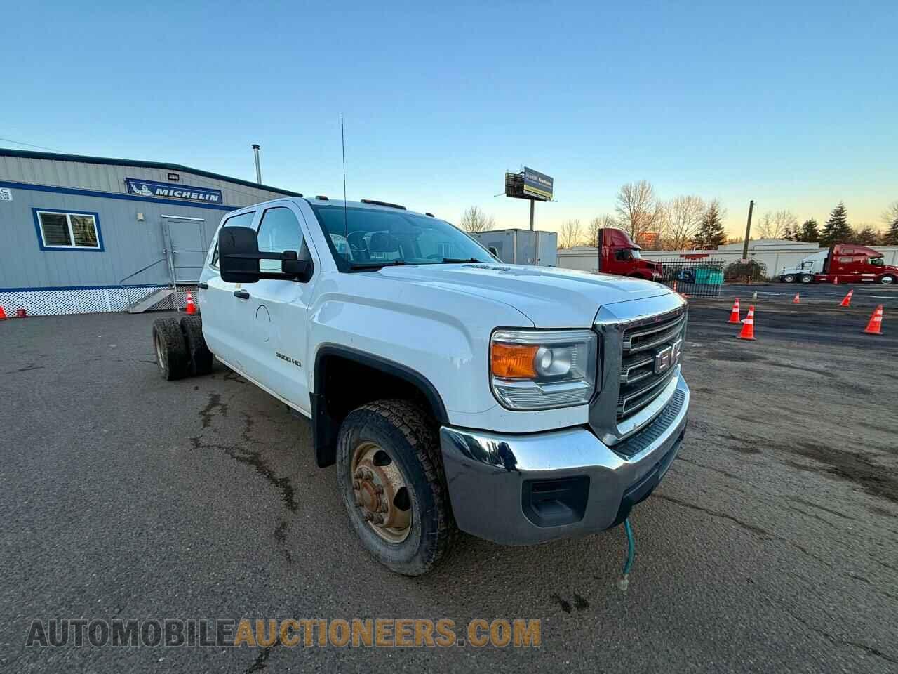 1GD421C80FF152235 GMC SIERRA 2015