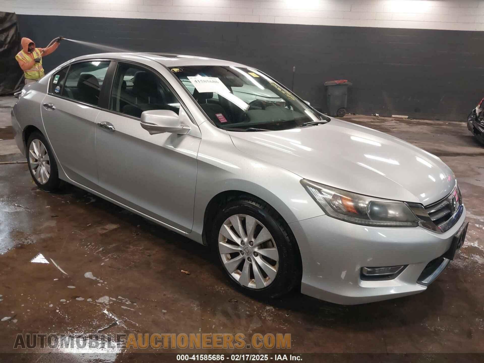 1HGCR2F76DA019348 HONDA ACCORD 2013