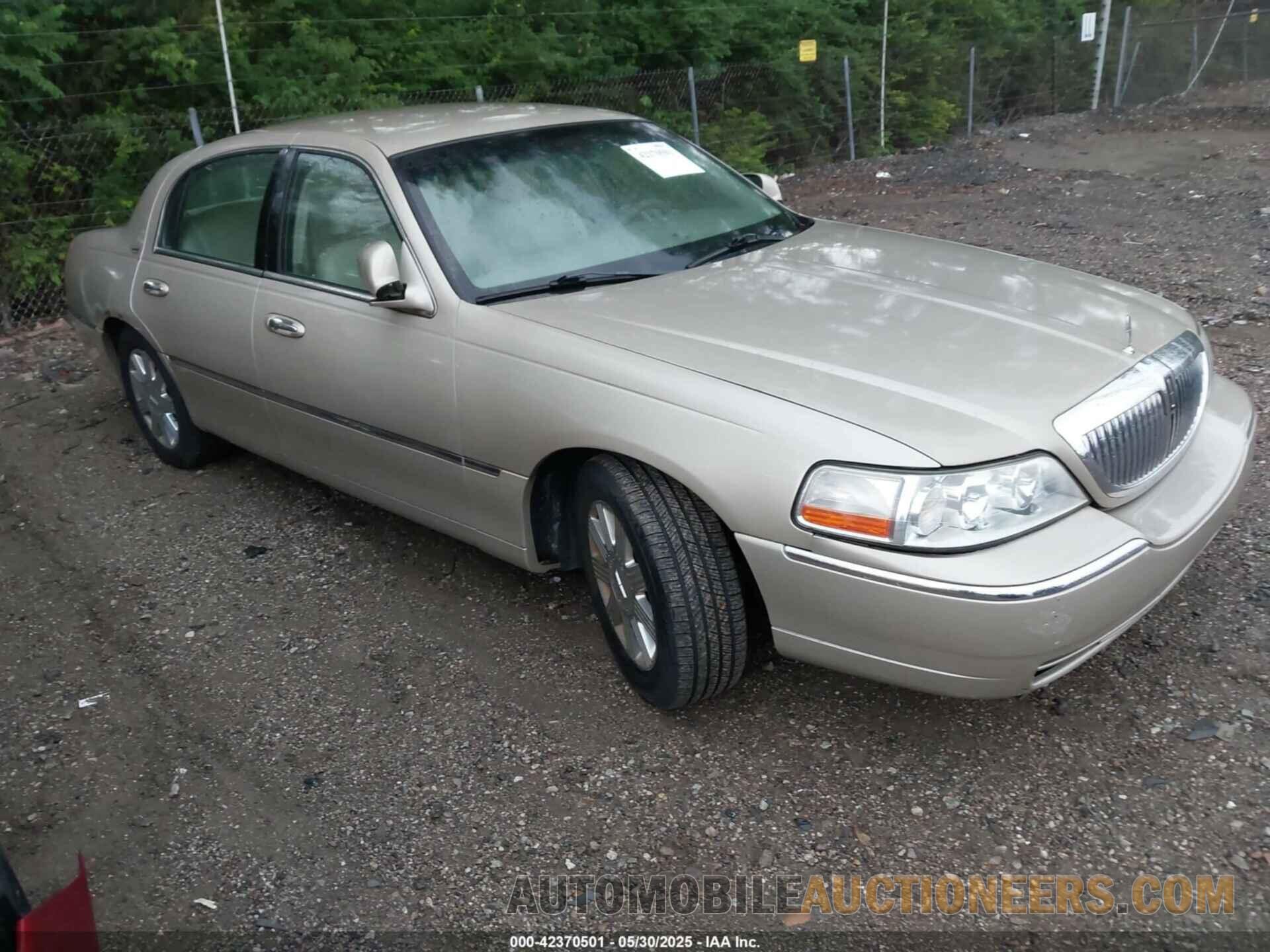 1LNHM82W45Y601827 LINCOLN TOWN CAR 2005