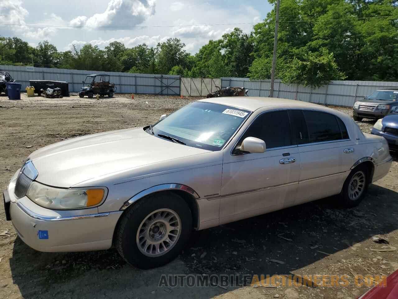 1LNHM83W5YY913321 LINCOLN TOWNCAR 2000