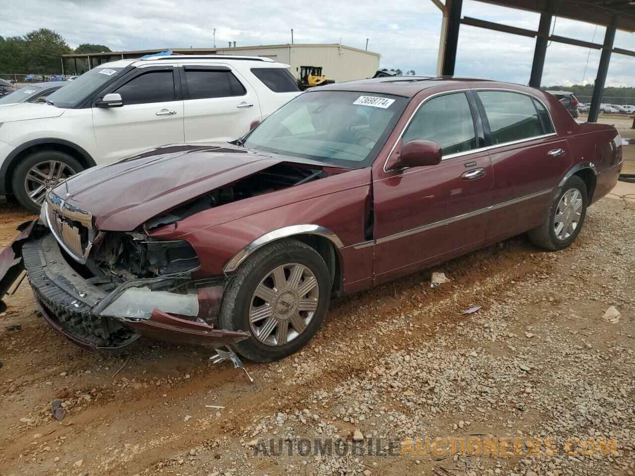 1LNHM83W73Y638138 LINCOLN TOWNCAR 2003
