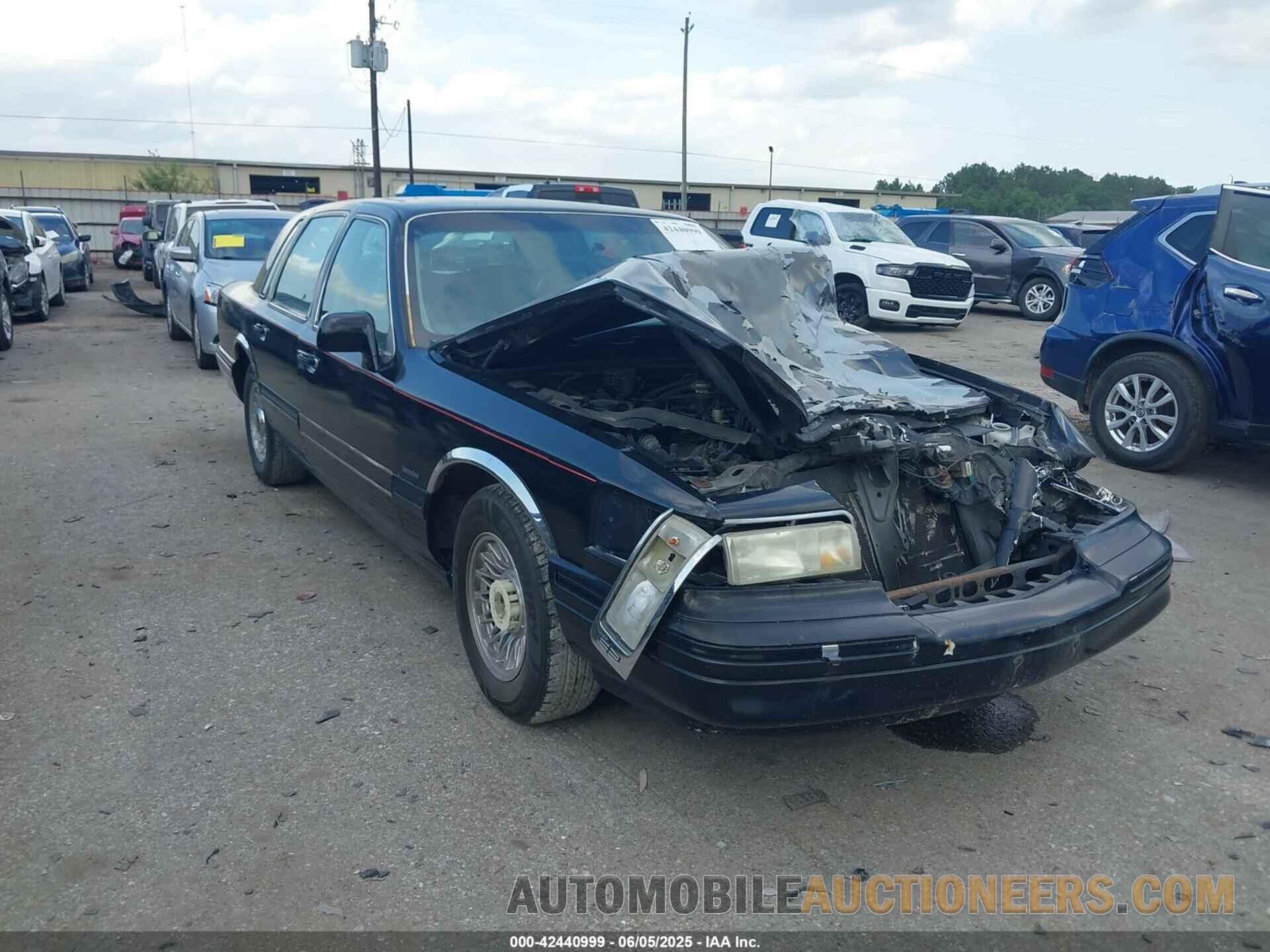 1LNLM81W5VY660428 LINCOLN TOWN CAR 1997
