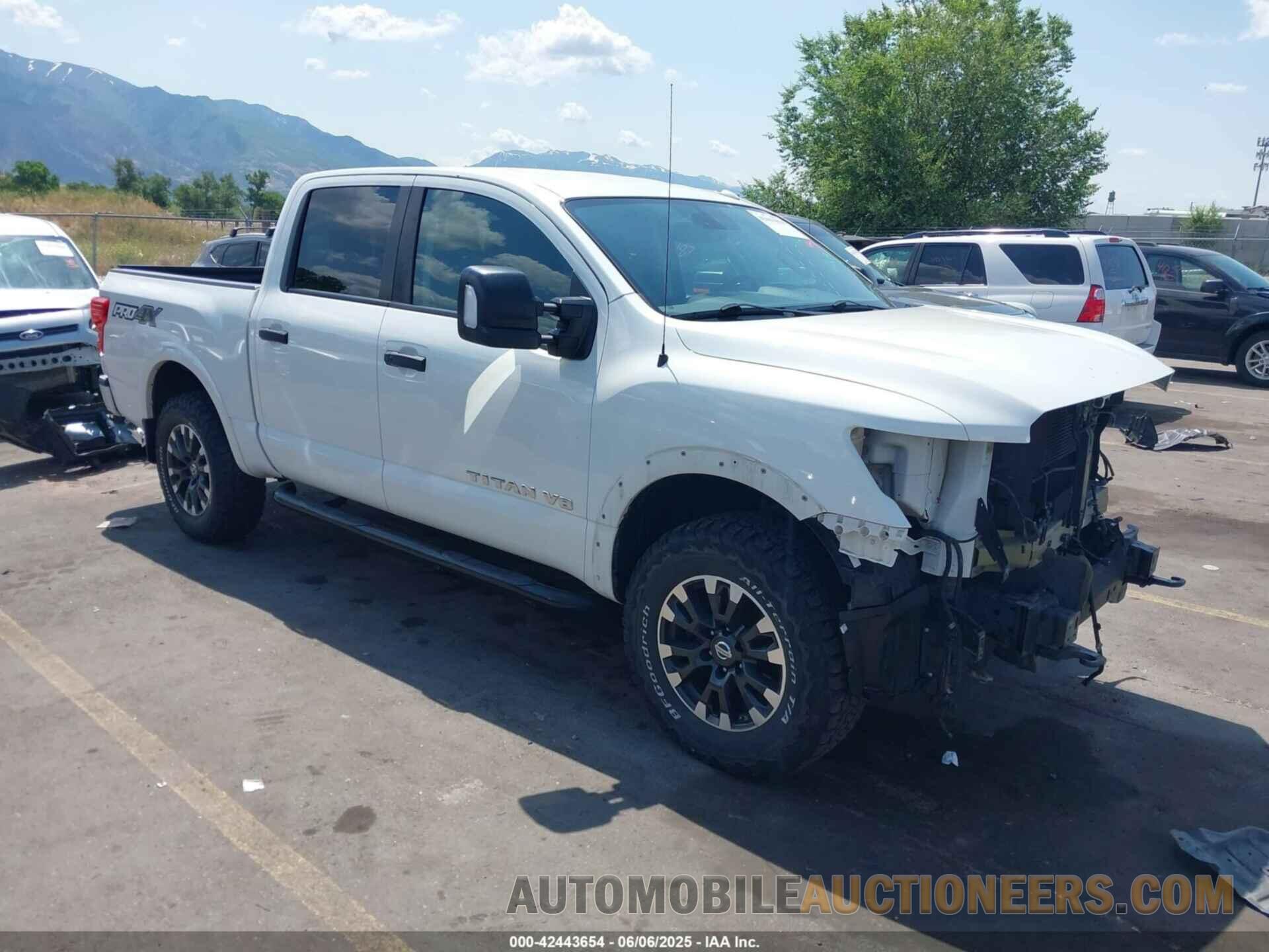 1N6AA1E54JN551139 NISSAN TITAN 2018