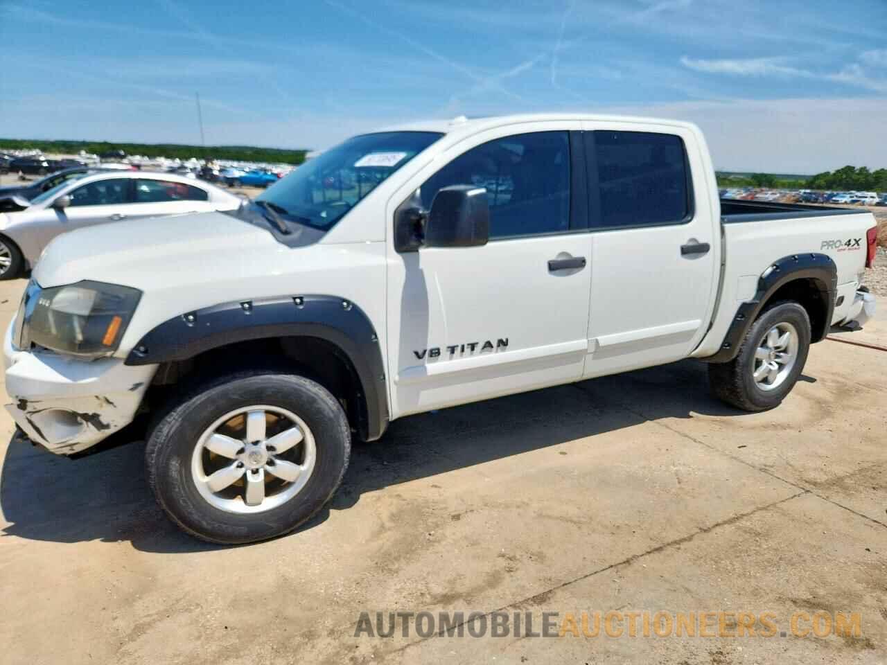 1N6BA0EC0BN301945 NISSAN TITAN 2011