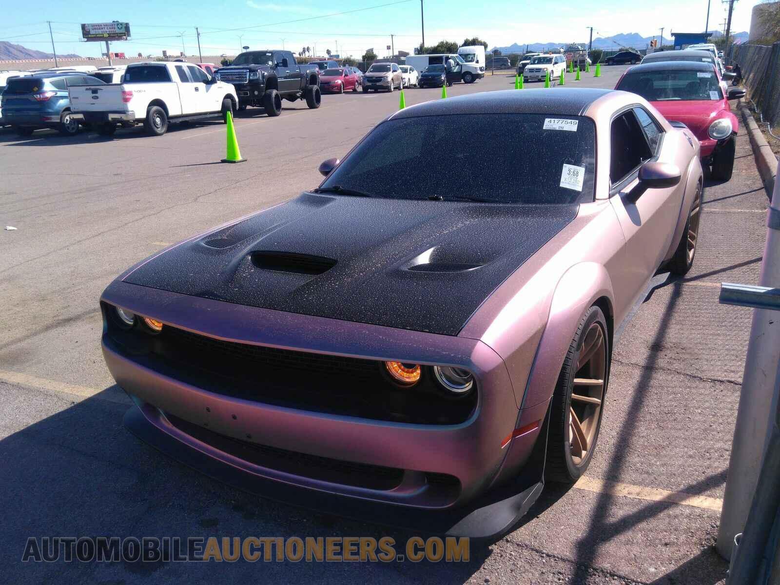 2C3CDZFJ4KH525975 Dodge Challenger 2019
