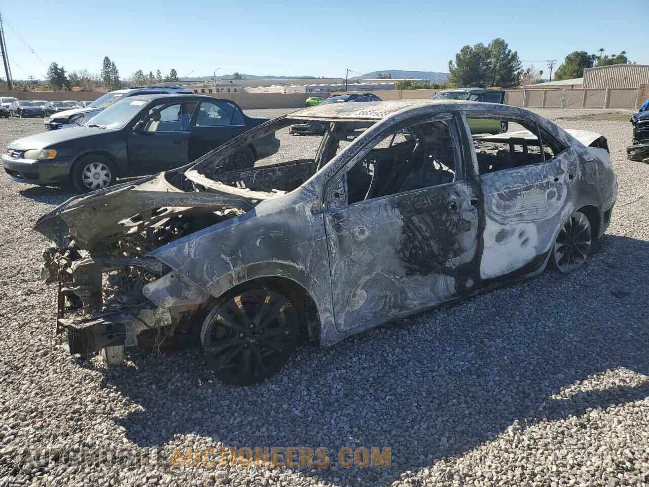 2T1BURHE4JC098068 TOYOTA COROLLA 2018
