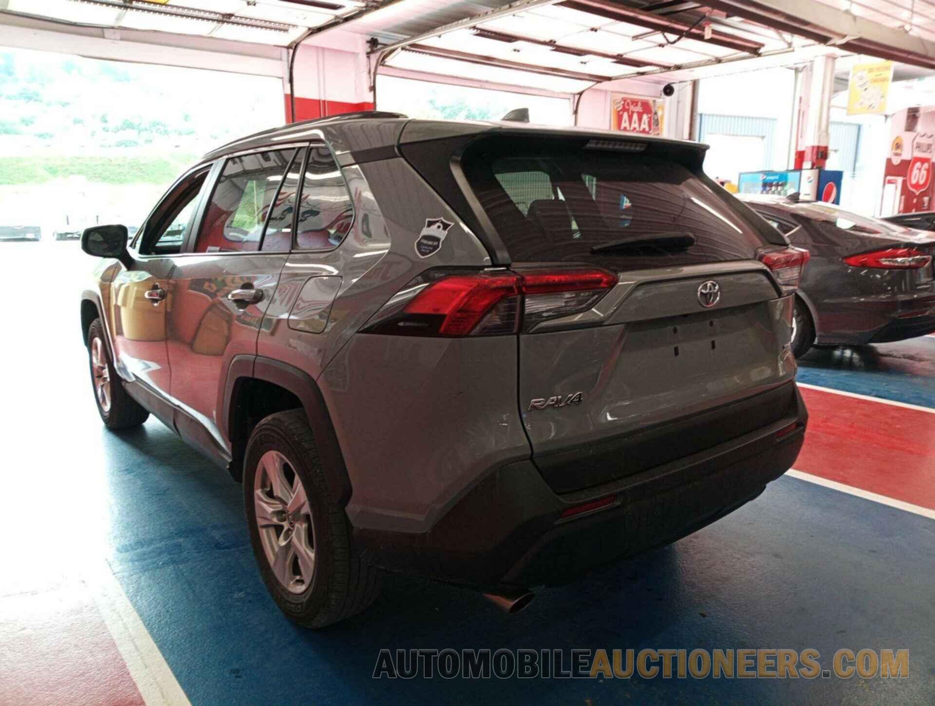 2T3P1RFV2MW225640 TOYOTA RAV4 2021