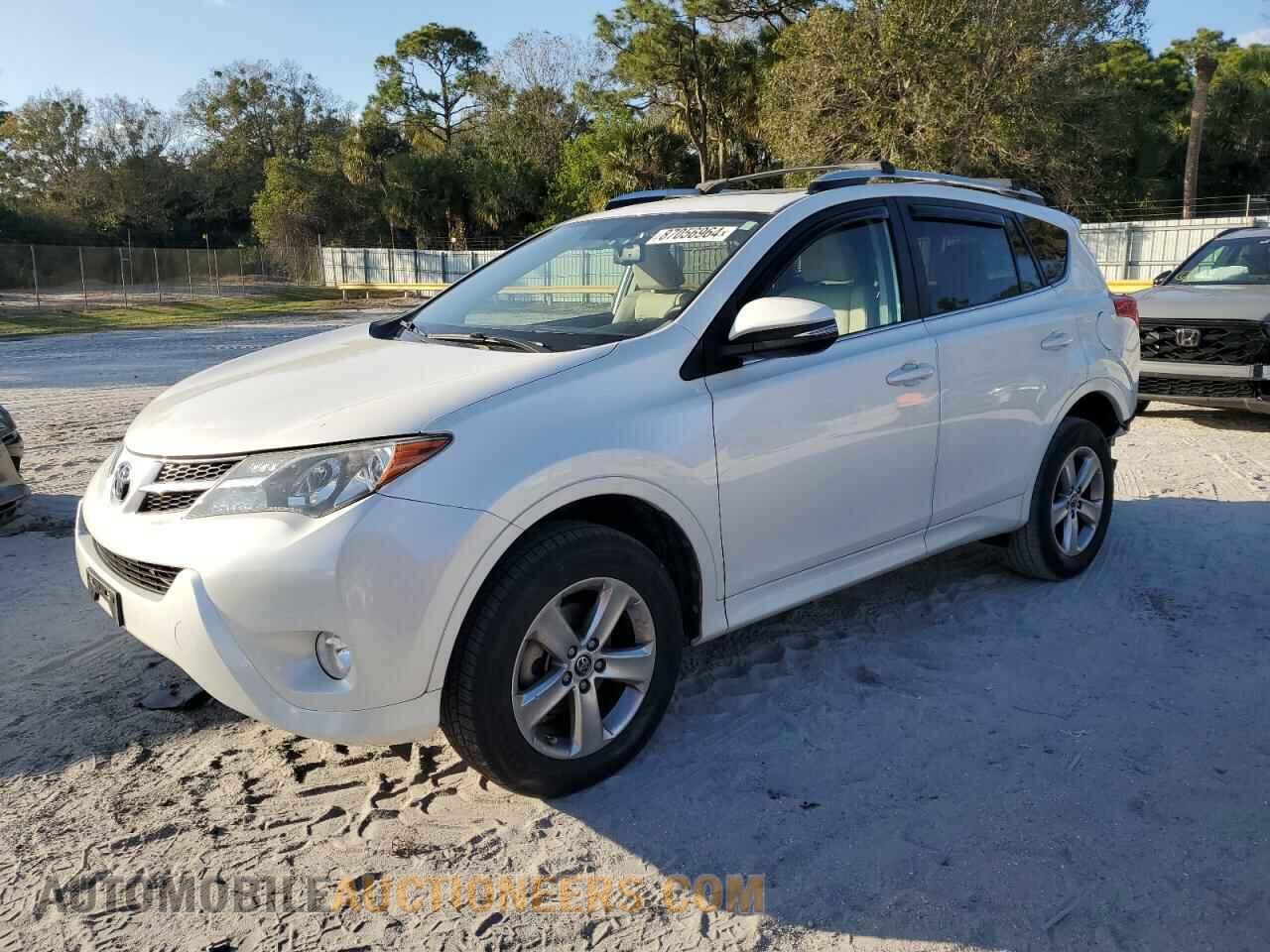 2T3YFREV3FW157116 TOYOTA RAV4 2015