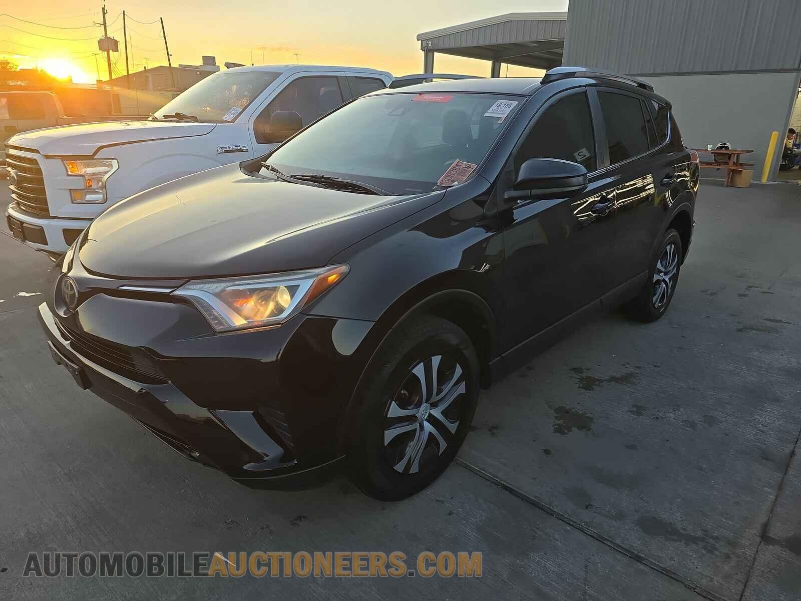 2T3ZFREVXHW364982 Toyota RAV4 2017