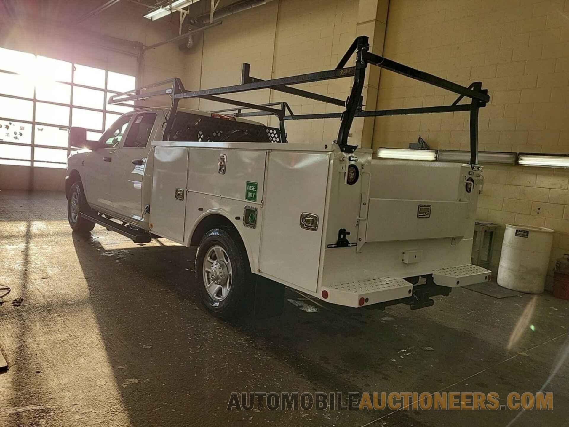 3C7WR9CL3RG261595 RAM 3500 CHASSIS 2024