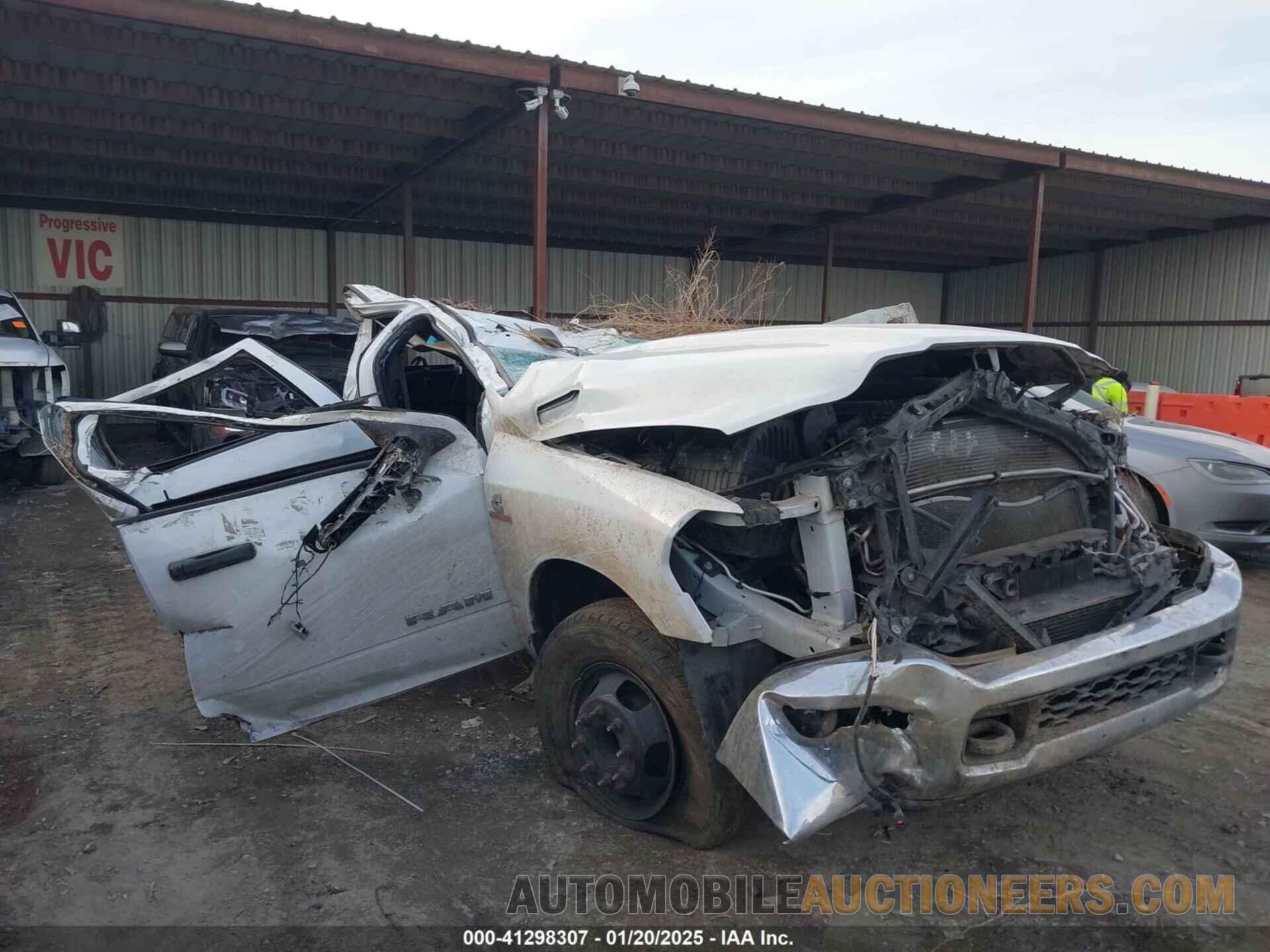 3C7WRTCL2NG364529 RAM 3500 CHASSIS 2022