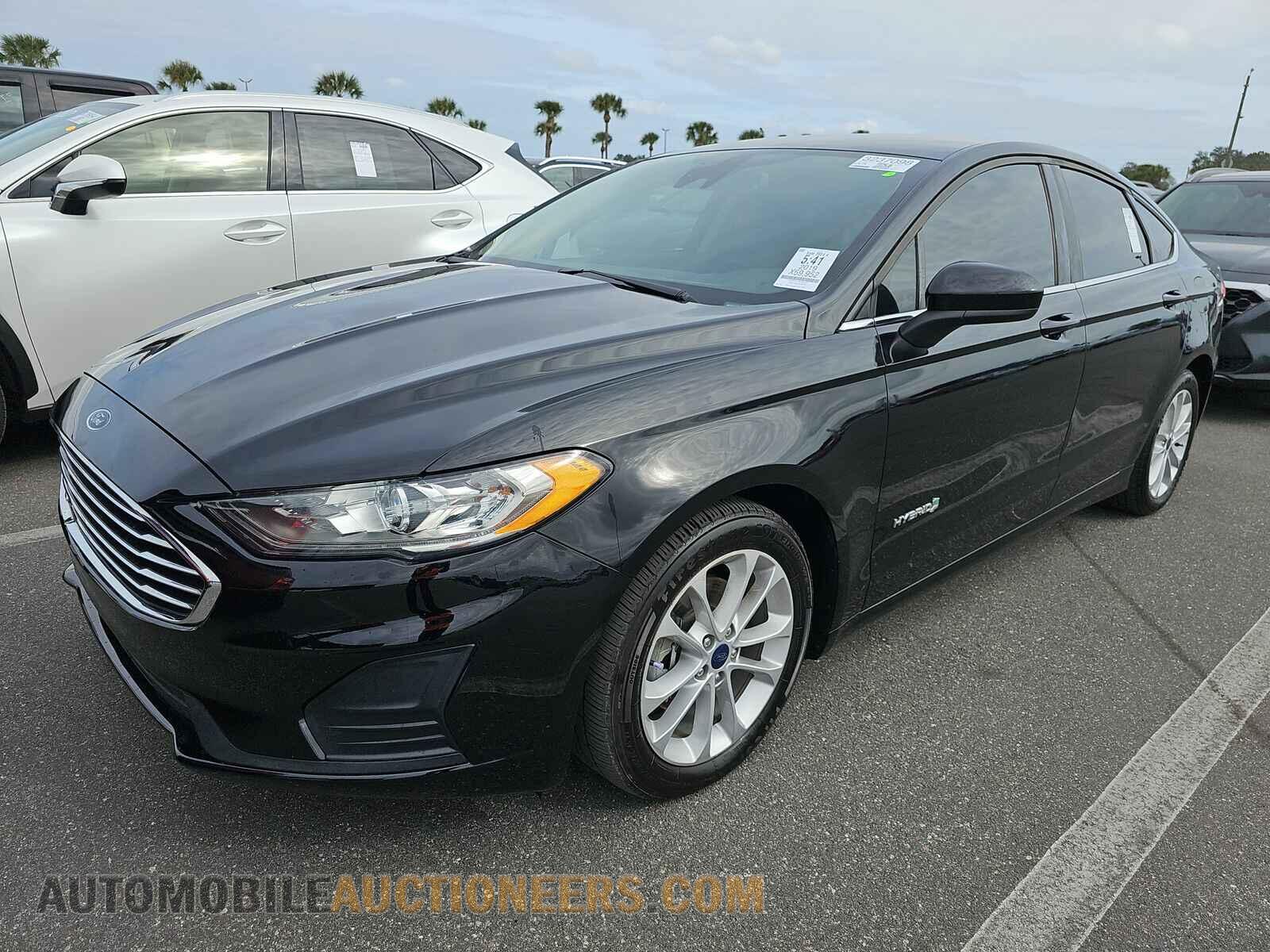 3FA6P0LU0KR261237 Ford Fusion Hybrid 2019