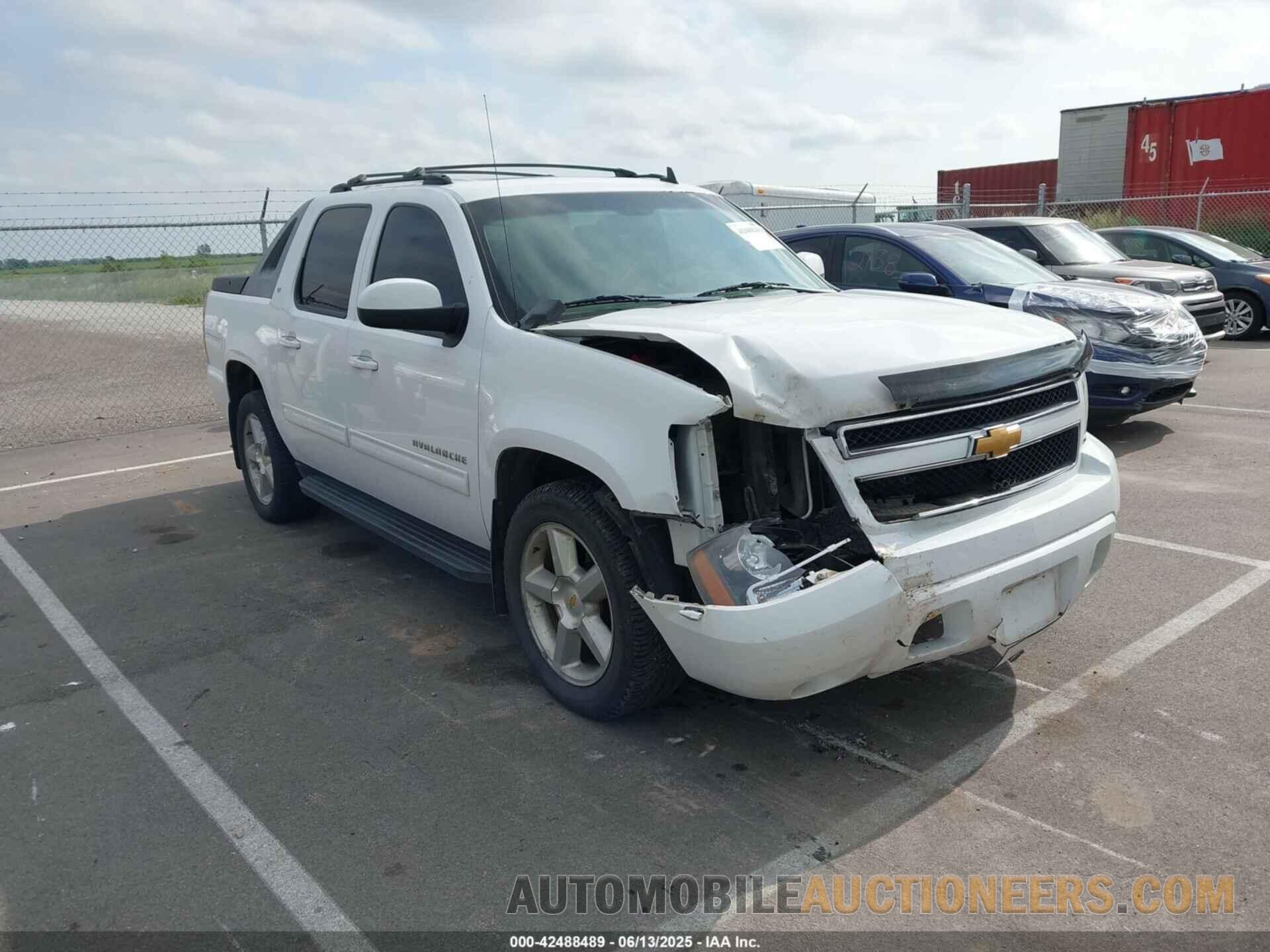 3GNTKFE31BG240127 CHEVROLET AVALANCHE 1500 2011