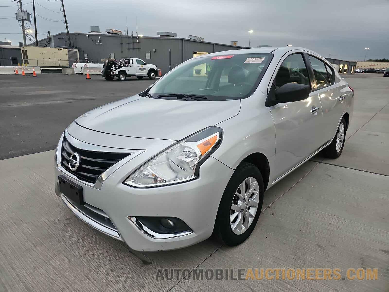 3N1CN7AP0JL872981 Nissan Versa Sedan 2018