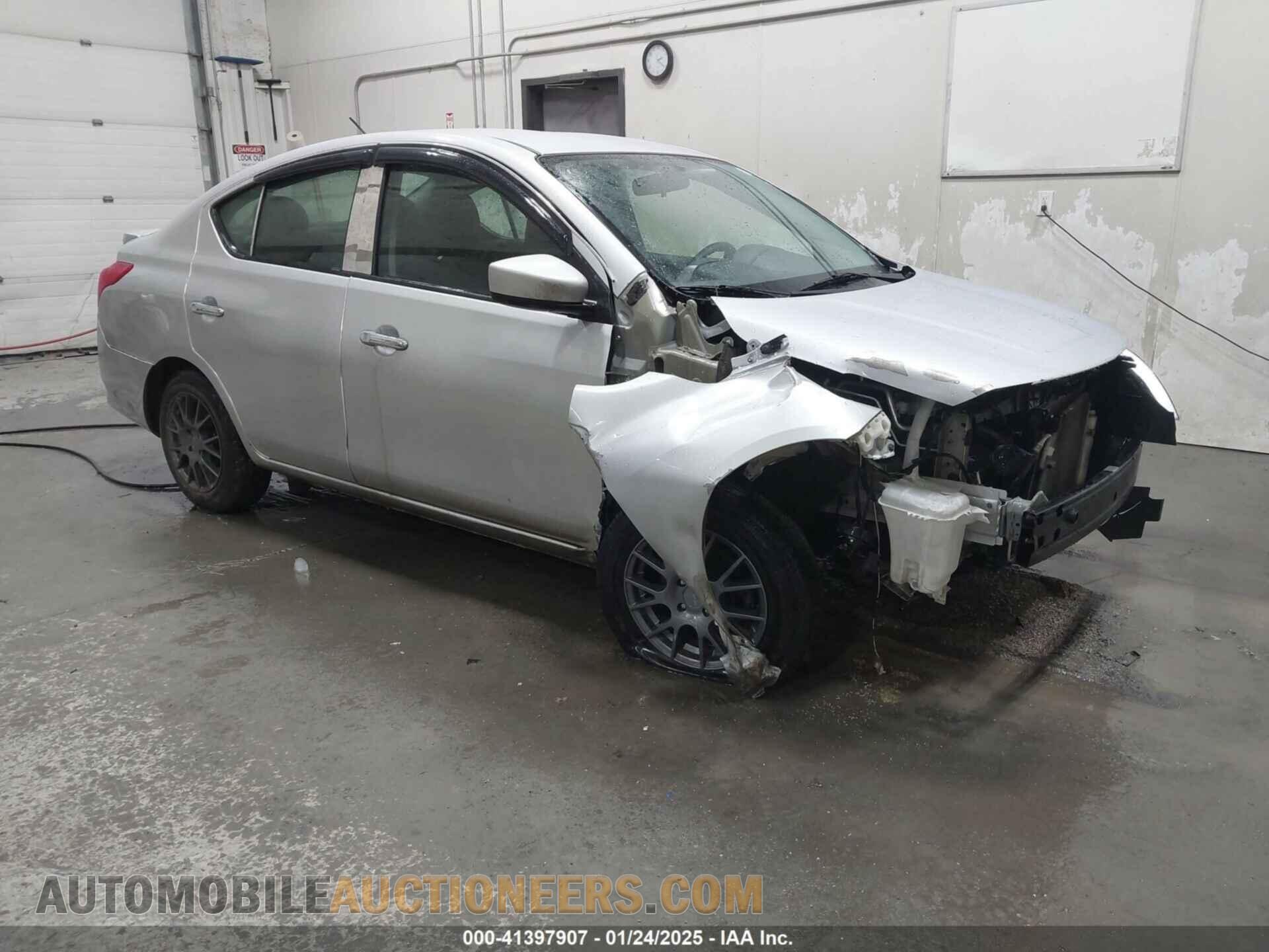 3N1CN7AP3KL856498 NISSAN VERSA 2019