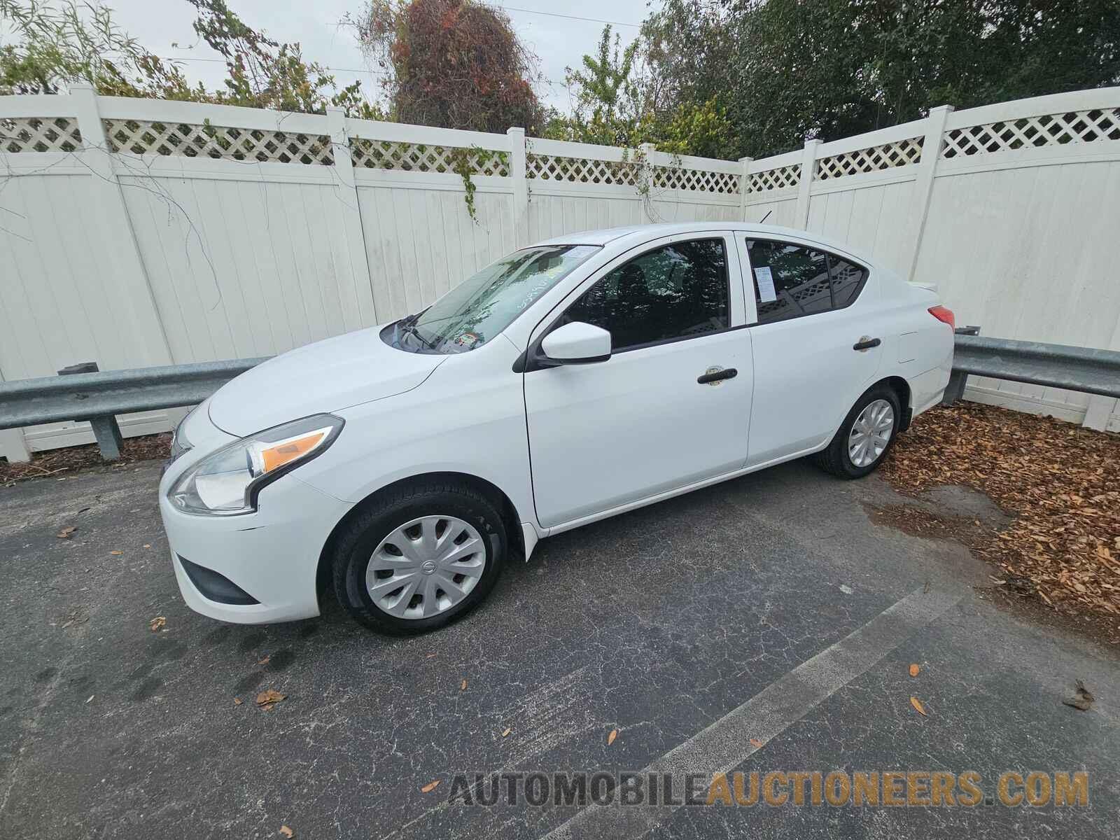 3N1CN7AP5KL819145 Nissan Versa Sedan 2019
