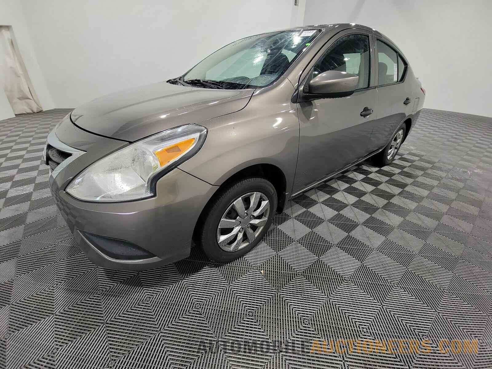 3N1CN7AP8HL842413 Nissan Versa Sedan 2017
