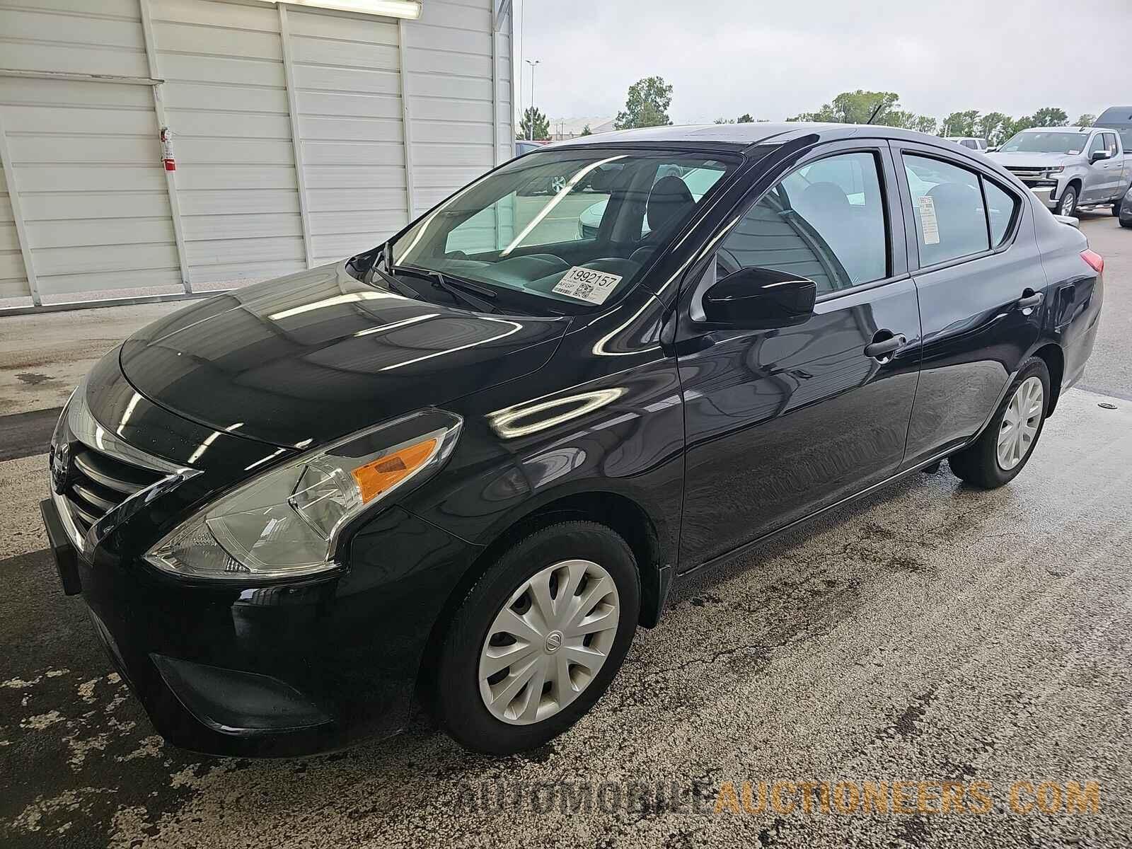 3N1CN7AP8KL827692 Nissan Versa Sedan 2019