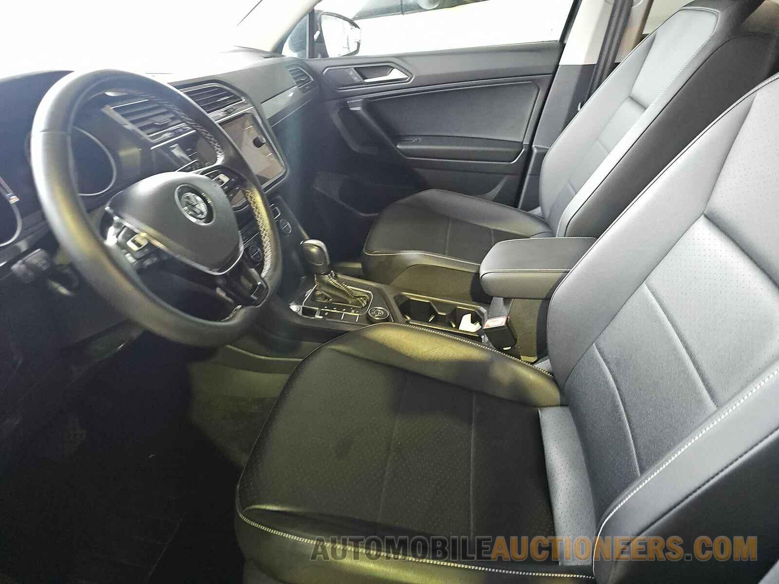 3VV2B7AXXMM038332 Volkswagen Tiguan 2021