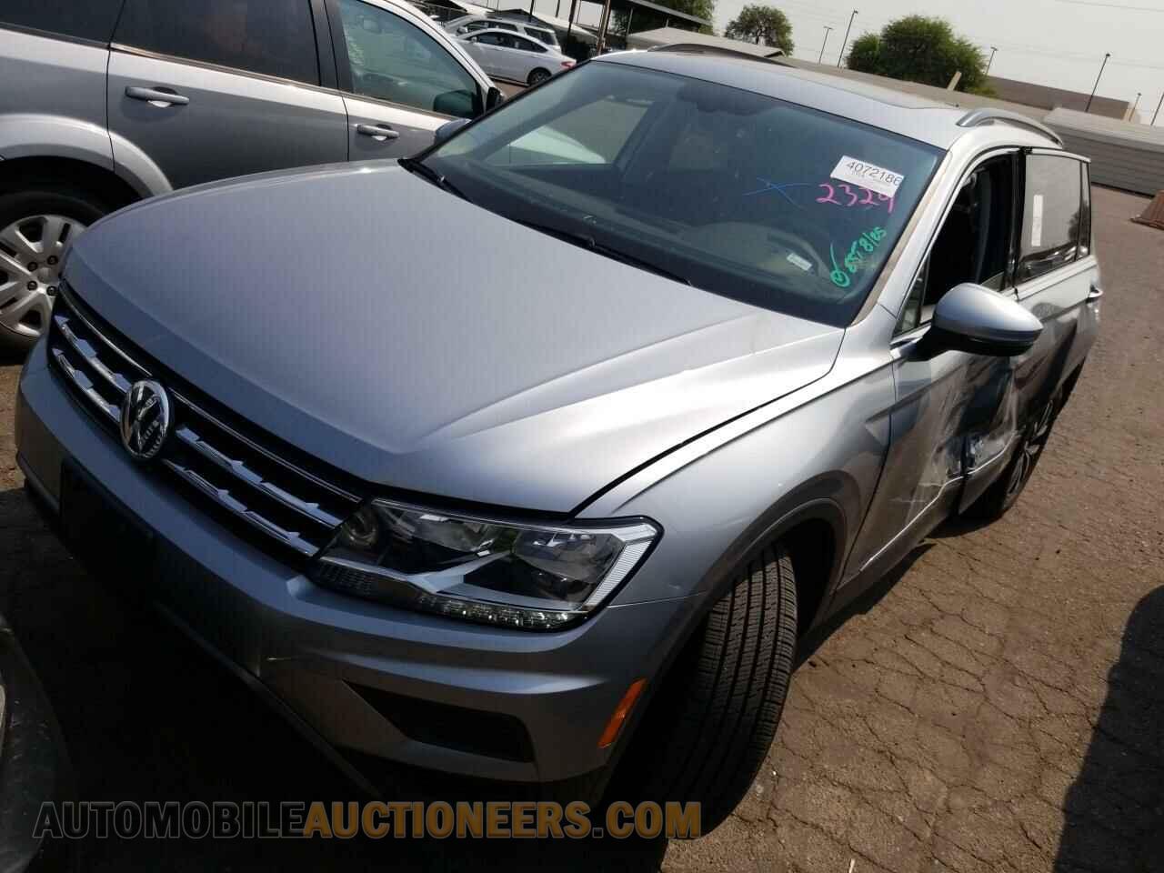 3VV3B7AX2LM047321 Volkswagen Tiguan 2020