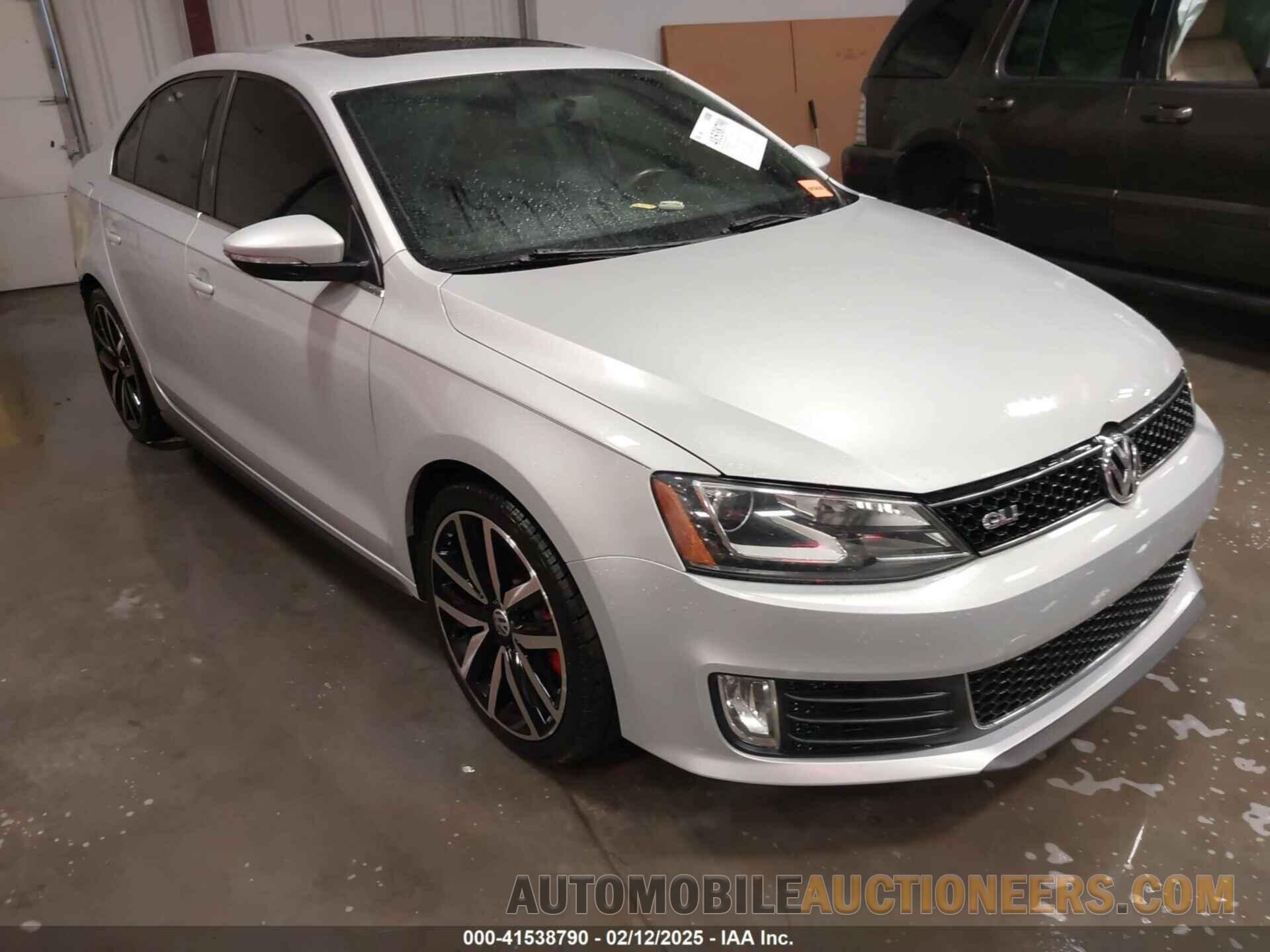 3VW467AJ4DM256562 VOLKSWAGEN JETTA 2013