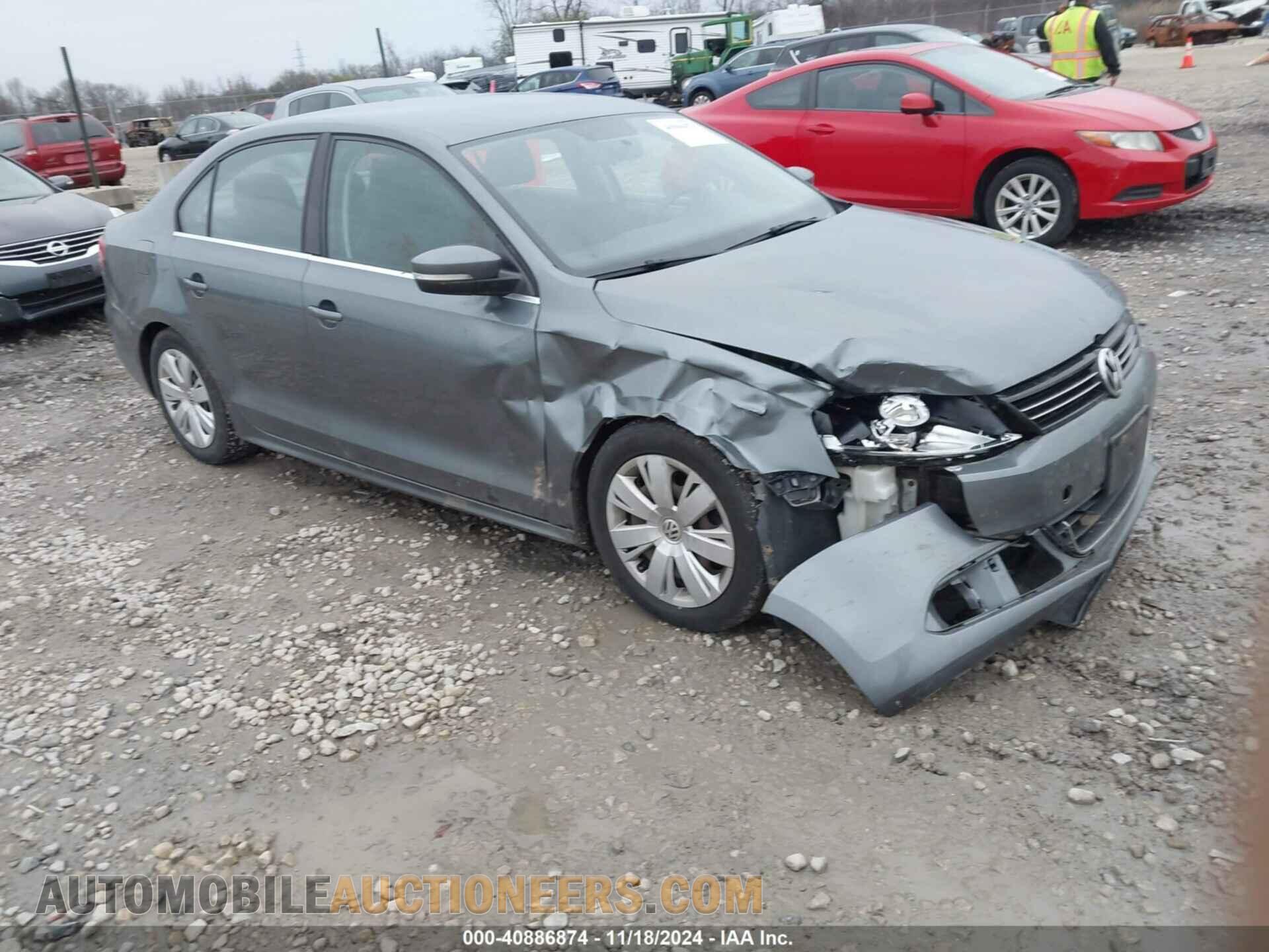 3VWDX7AJ1DM388403 VOLKSWAGEN JETTA 2013