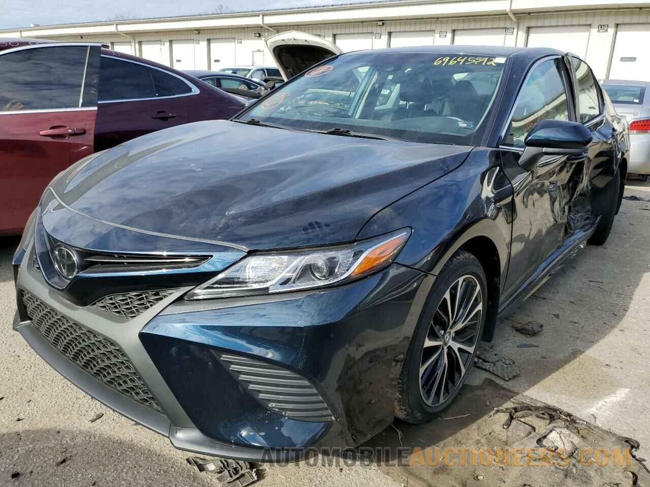 4T1B11HK1JU653704 TOYOTA CAMRY 2018