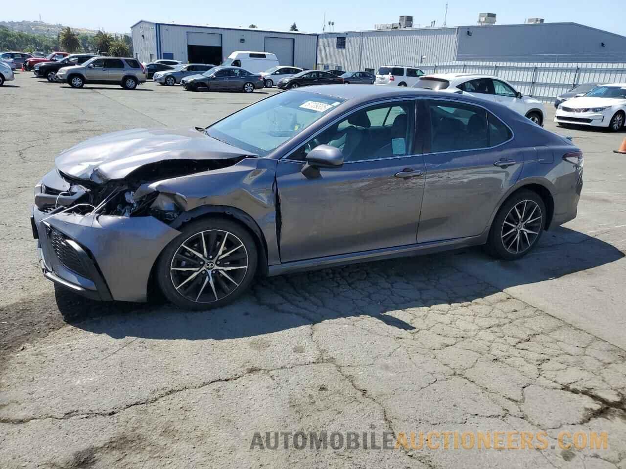 4T1G11AK2MU600899 TOYOTA CAMRY 2021