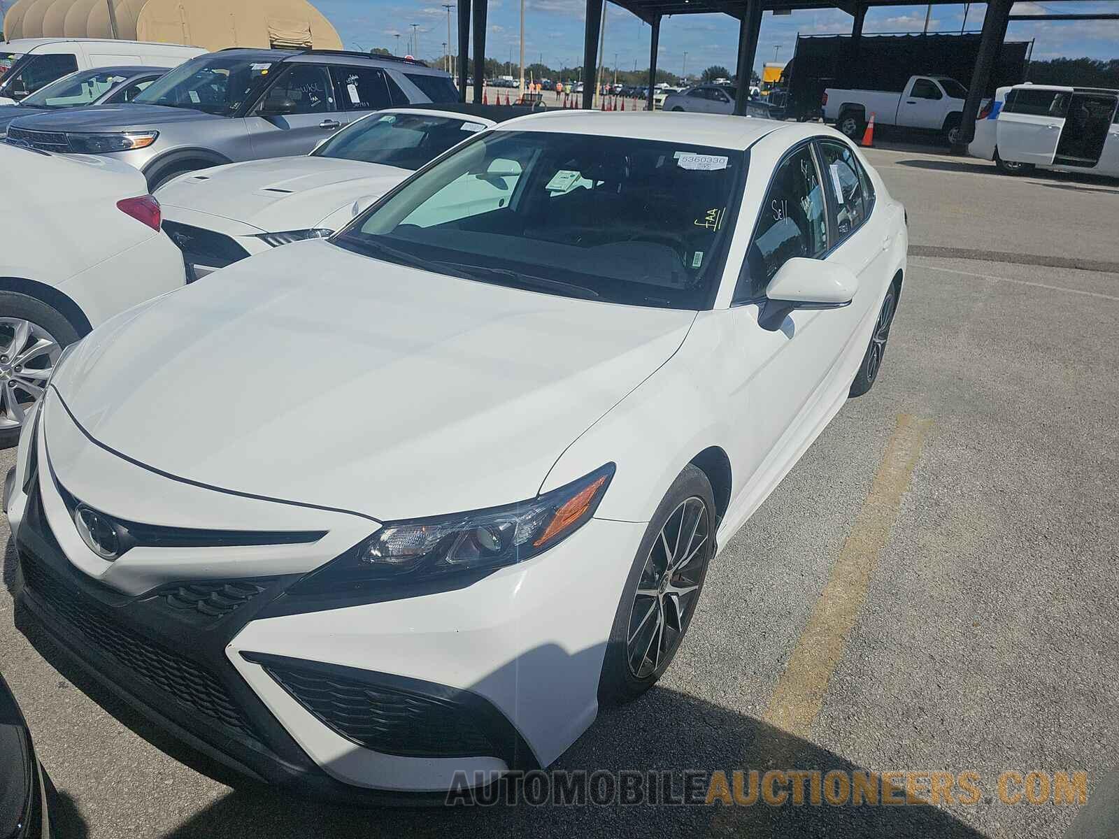 4T1G11AK7NU629672 Toyota Camry 2022