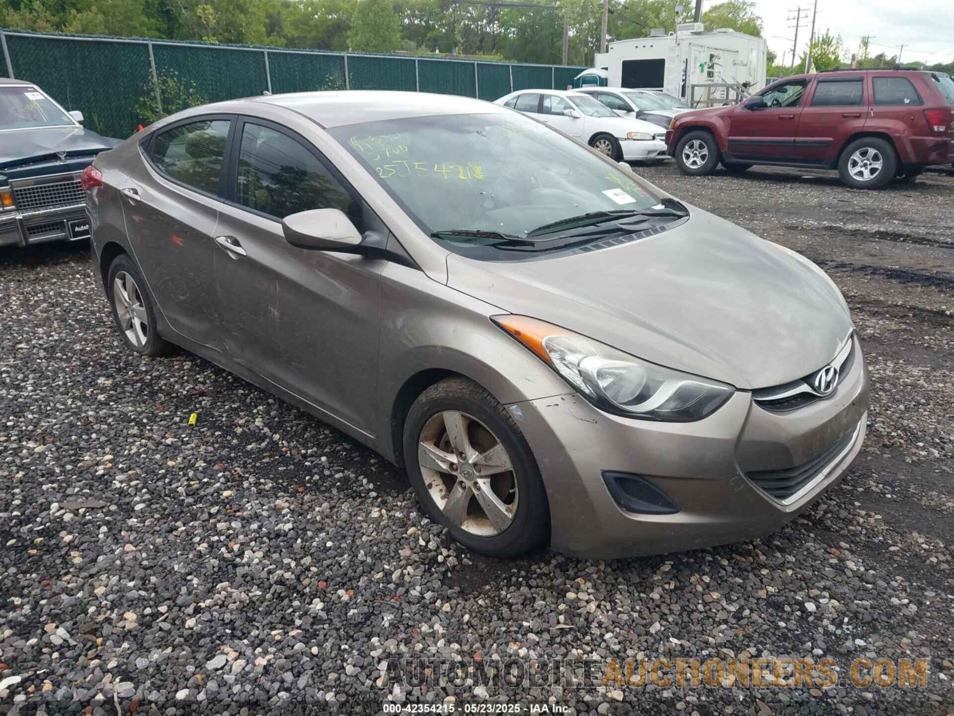 5NPDH4AE2BH060072 HYUNDAI ELANTRA 2011